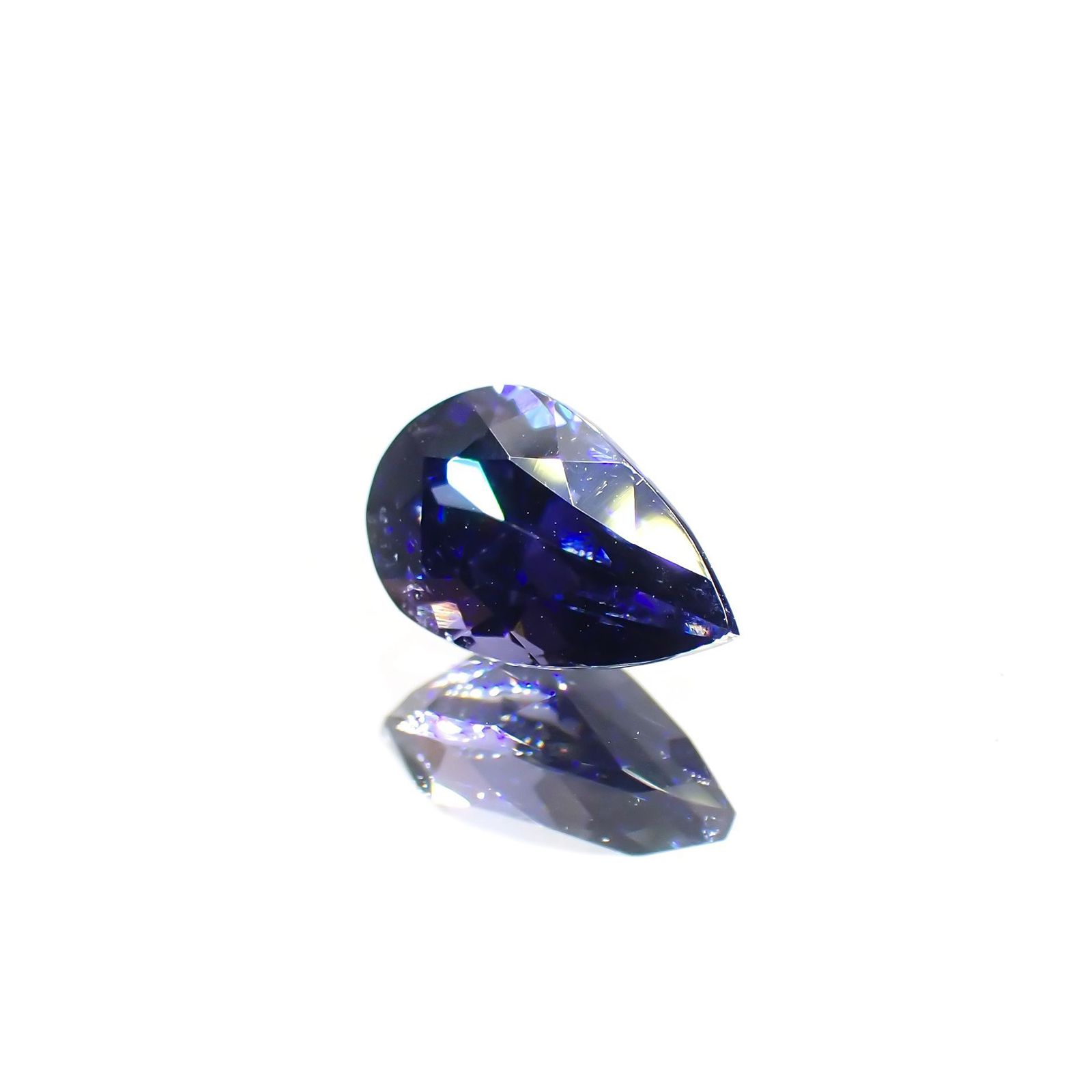 ベニトアイト(宝石名ベニトアイト) アメリカ・カリフォルニア州産 ソ付(彩珠) 1.435ct / 8.1x5.5mm前後 [20052504]