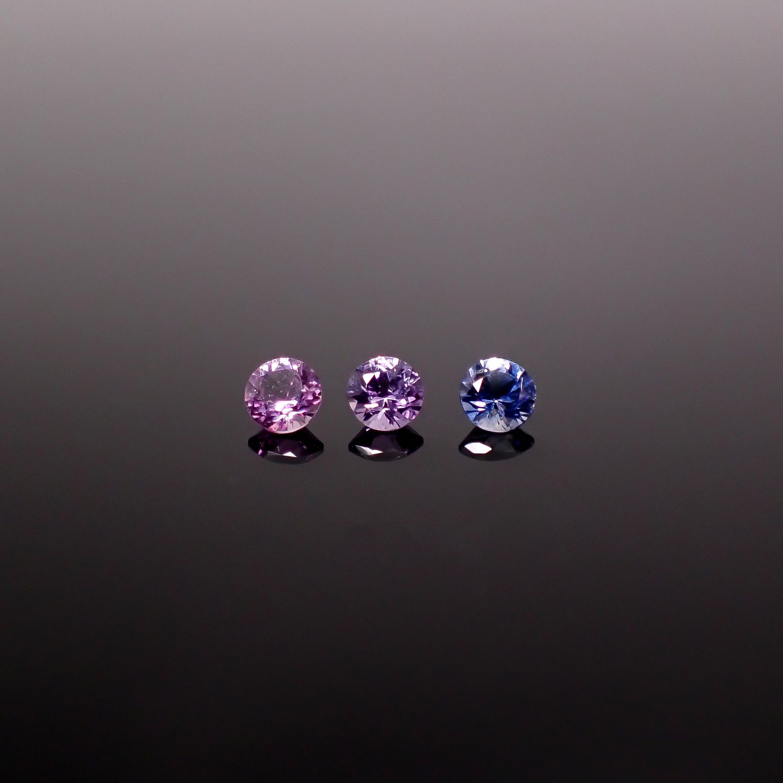 サファイア カラーグラデーション3個セット タンザニア産 0.27ct(3pcs合計) / 2.6x2.6mm前後 [260131632]