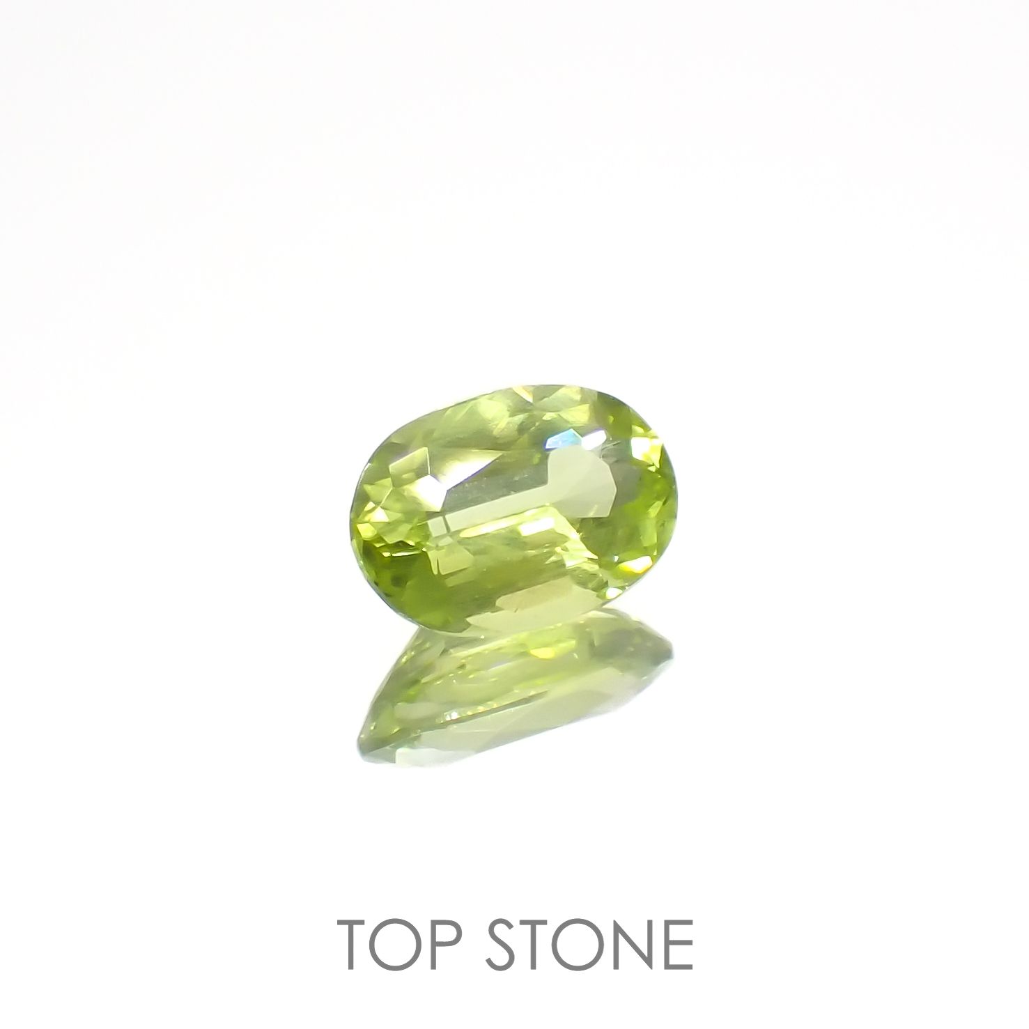 グリーンエンスタタイト(宝石名グリーン・エンスタタイト)カメルーン産 0.54ct 識別済[220917600]6.2x4.3mm前後