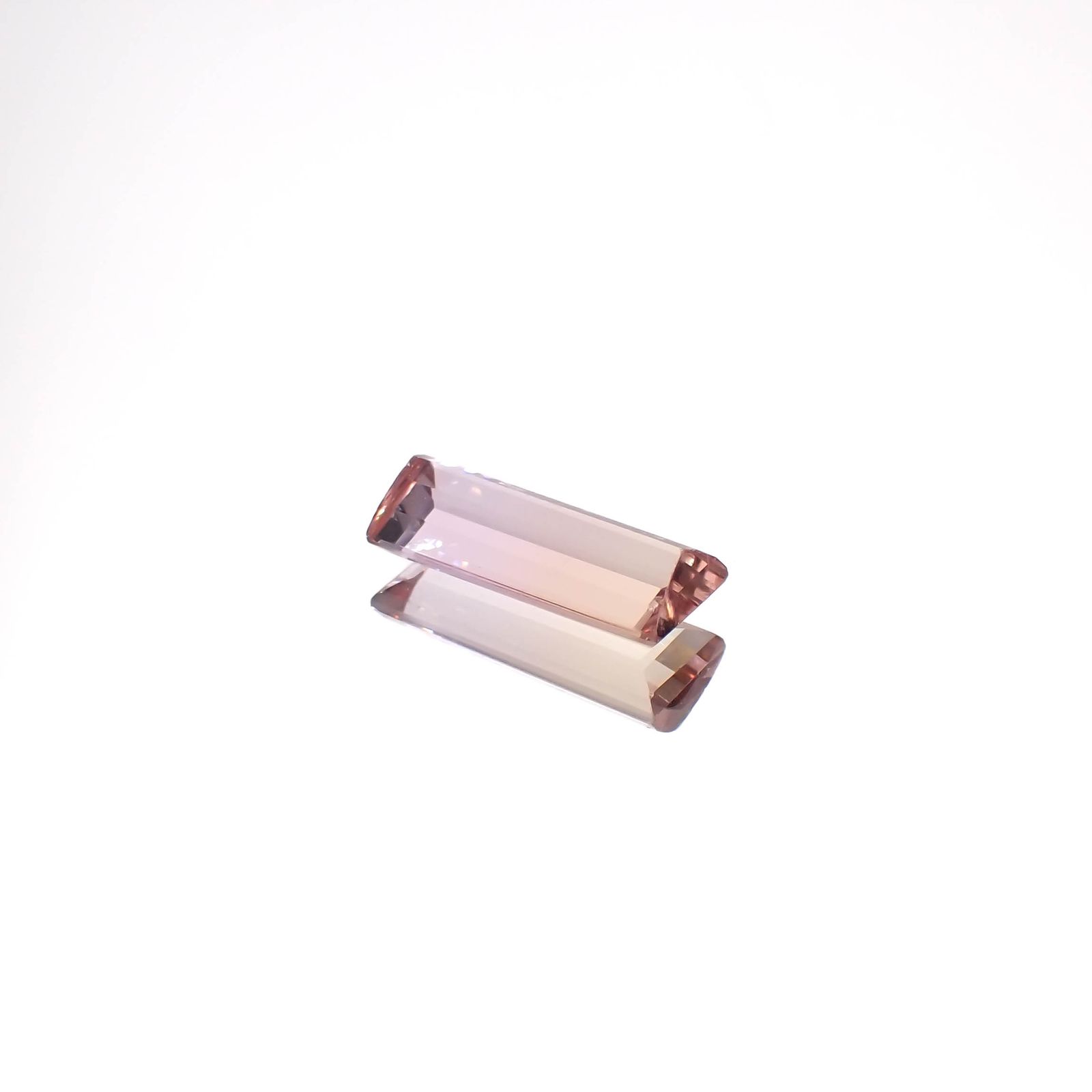 バイカラートパーズ ブラジル産 1.92ct[230521917]11.5x4.6mm前後