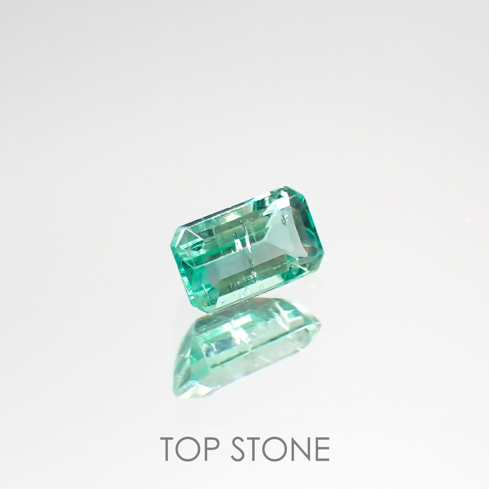 エメラルド(宝石名エメラルド) ザンビア産 0.26ct 識別済[210812995]4.9×2.8mm前後