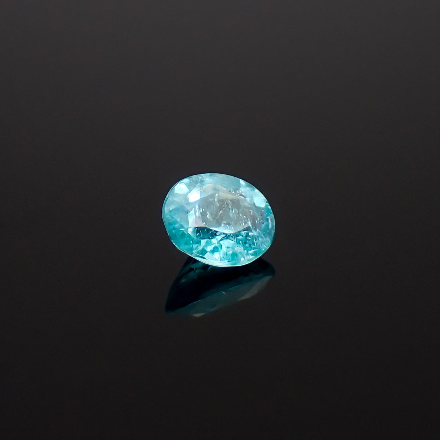 パライバトルマリン ブラジル・パライバ州バターリャ鉱山産 0.18ct / 3.9x3.4mm前後 [260932805]