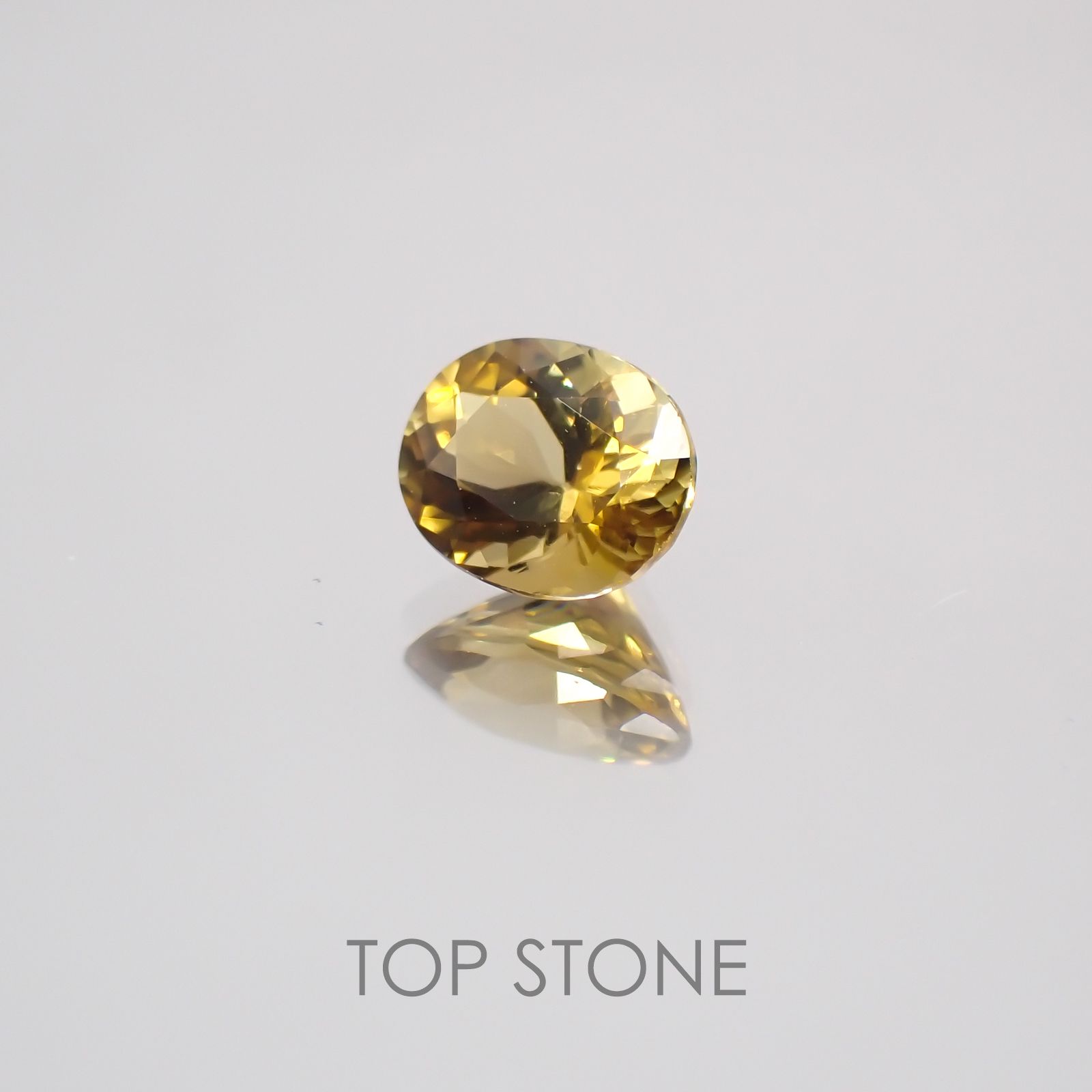 クリノヒューマイト  ソーティング付き パキスタン産 ルース 0.479ct[21059600]5.4×4.4mm前後