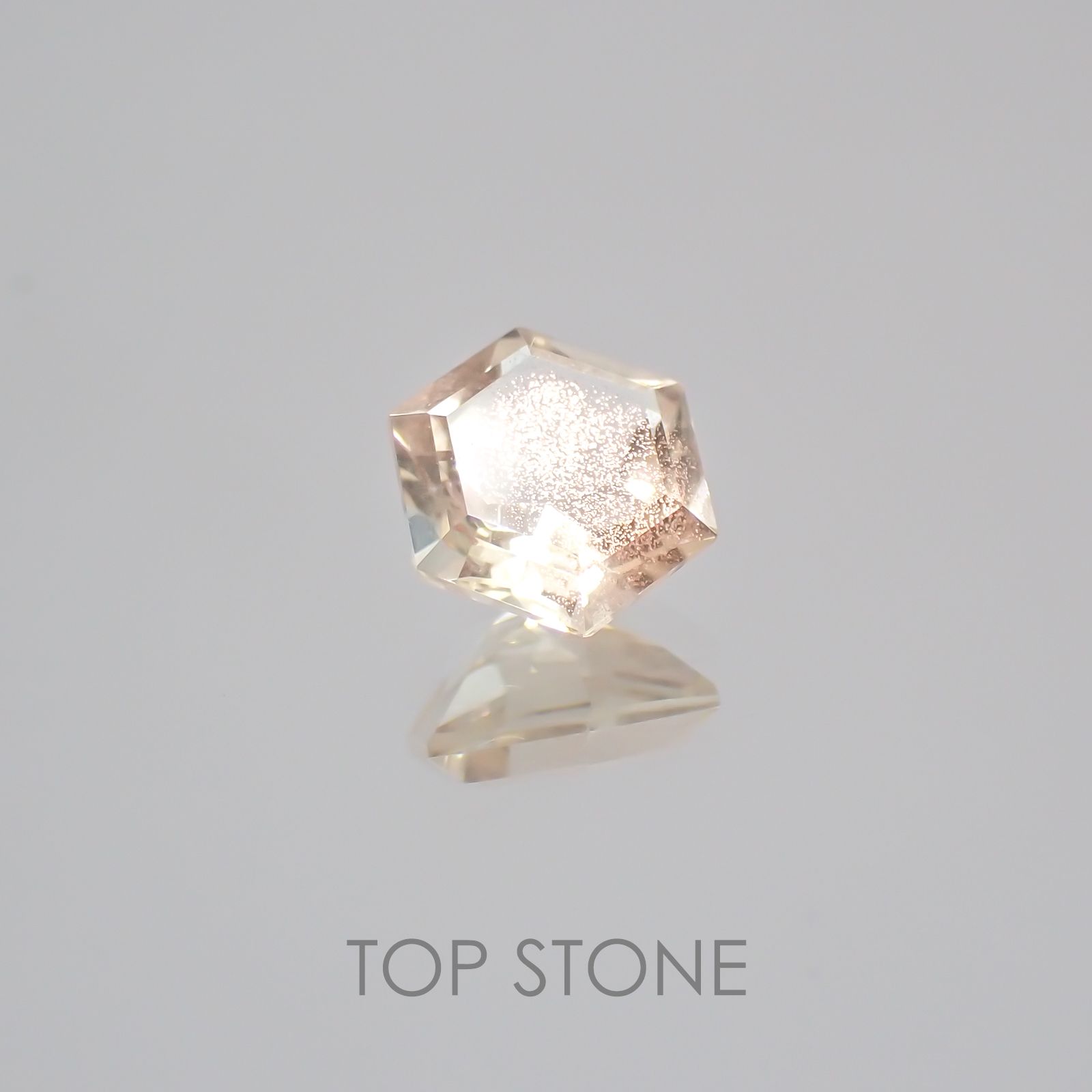 ◇ヘキサゴンカット◇オレゴンサンストーンSA アメリカ産 ルース 0.5ct[21019534]5.1×5.1mm前後