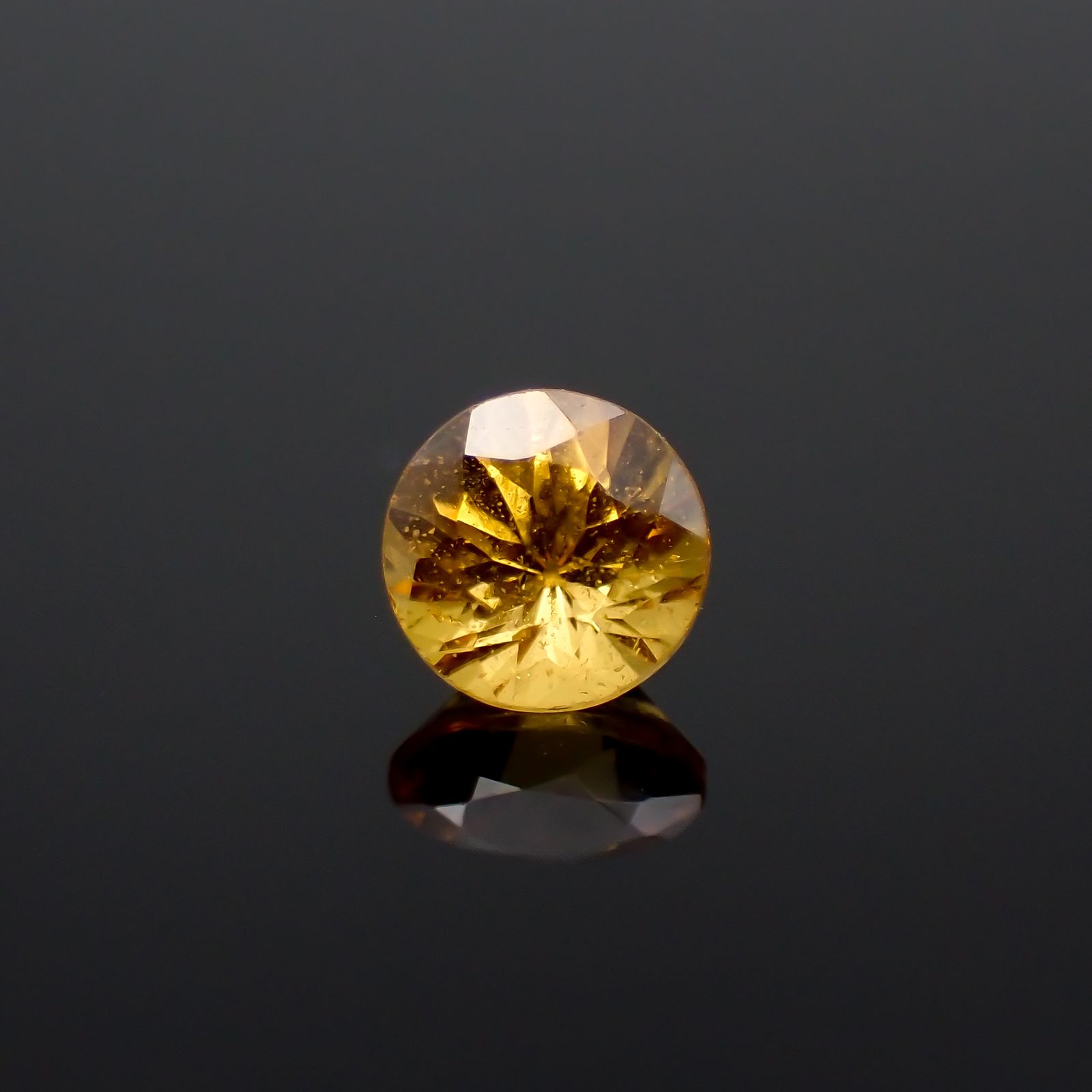 スペサルティンガーネット ナイジェリア産 0.32ct[230923372]3.8x3.8mm前後