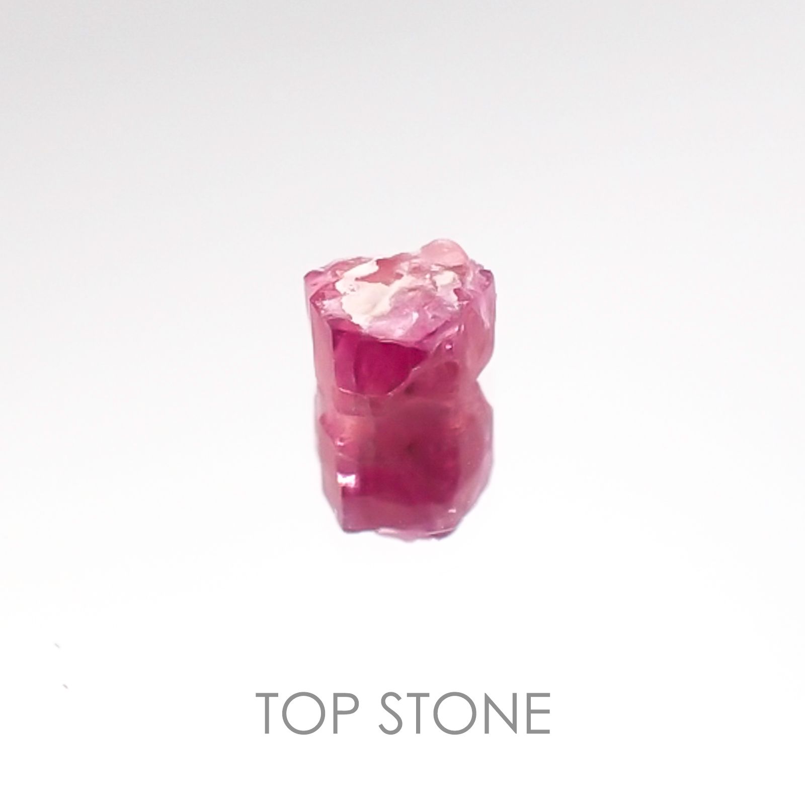 レッドベリル アメリカ・ユタ州産 ルース 0.32ct[20106519]3.5×3.4mm前後