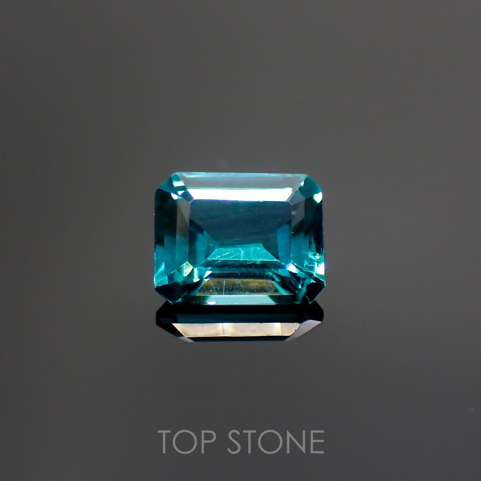 アパタイト(宝石名アパタイト) マダガスカル産 0.76ct 識別済[211013516]6×4.8mm前後