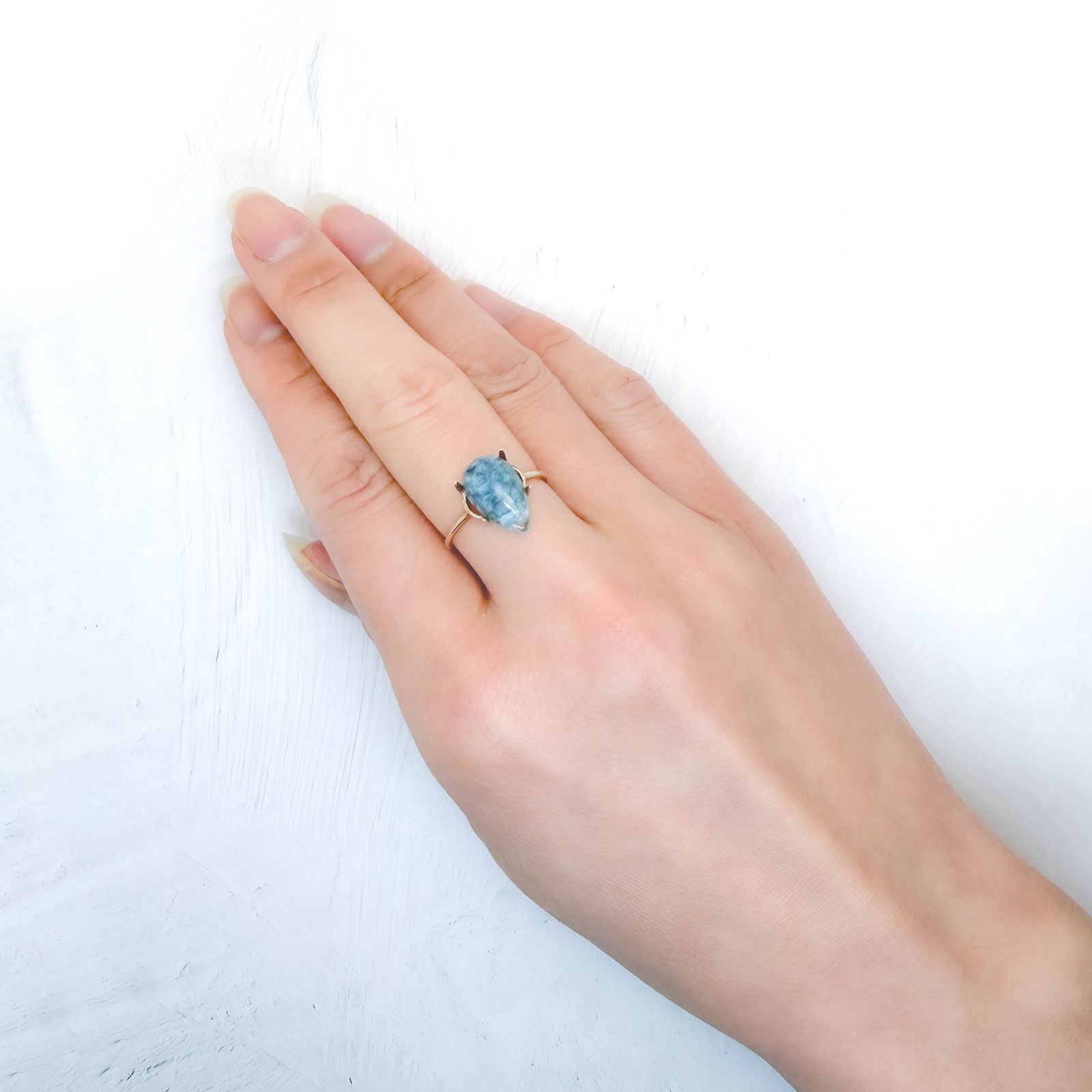 パライバクォーツ ブラジル産 2.80ct / 13.2x7.8mm前後 [260331861]