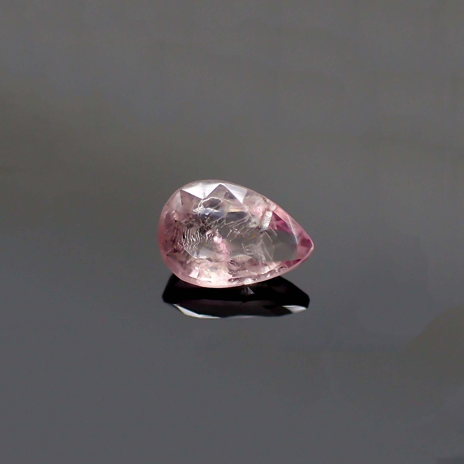 ピンクポードレッタイト(宝石名ピンク・ポードレッタイト)ビルマ産 ソ付(彩珠) 0.690ct / 7.3x5.1mm前後 [260722813]