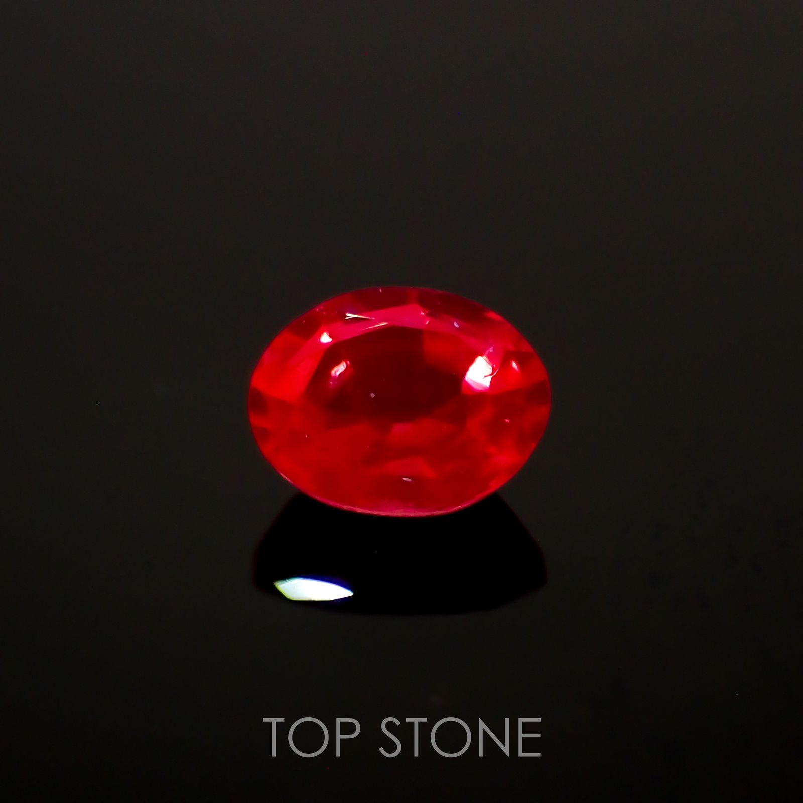 ホットピンクスピネル(宝石名ピンク・スピネル)タンザニア産 0.24ct 識別済[220114131]4x3mm前後