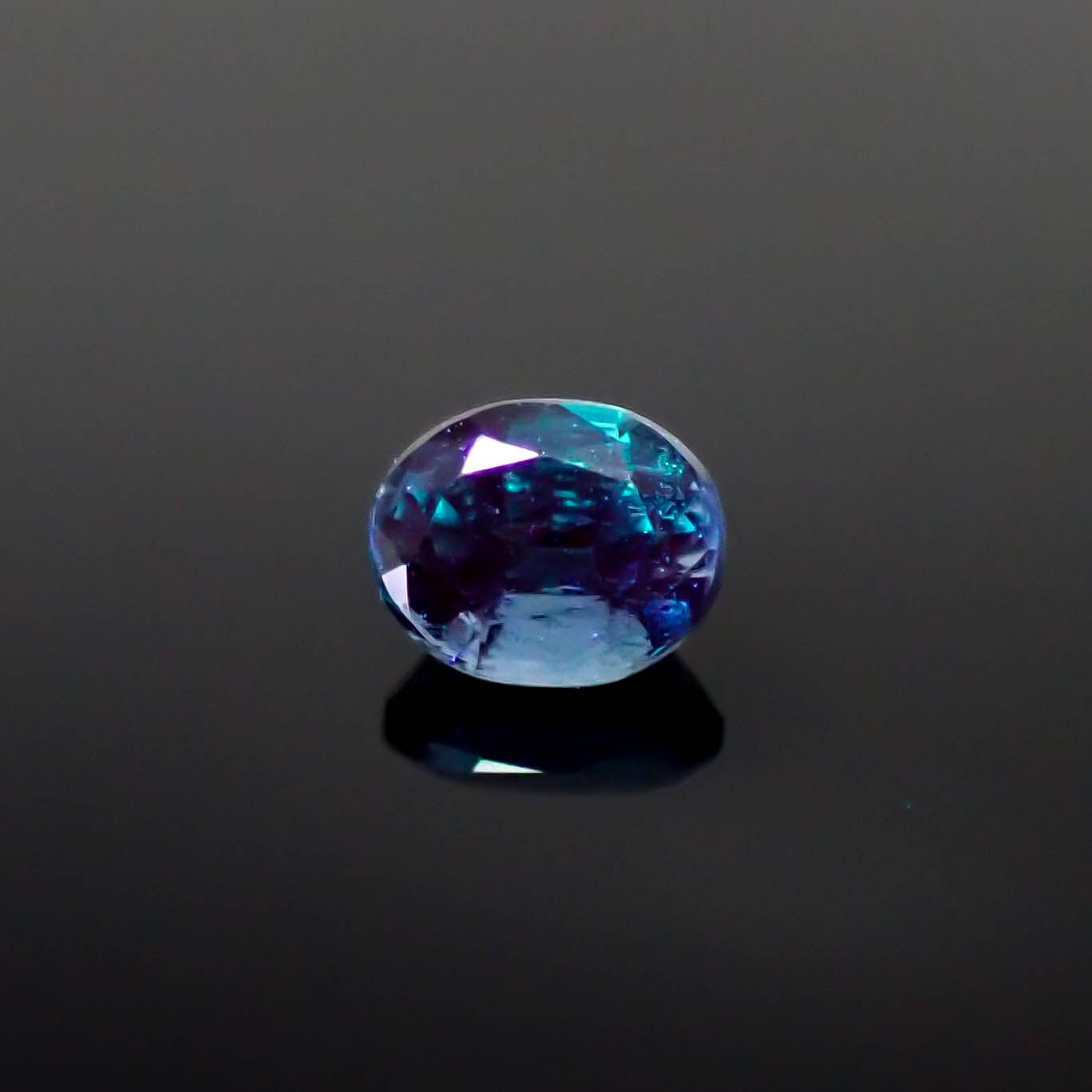オーシャンブルーカイヤナイト(宝石名カイヤナイト)インド・オリッサ州産 0.54ct 識別済[240929160]5.1x4.1mm前後
