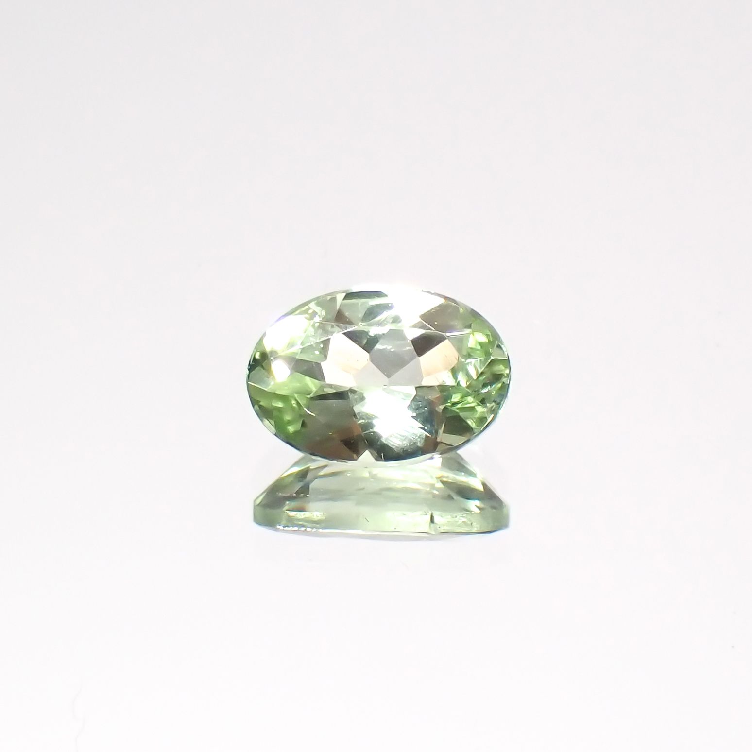 ミントガーネット タンザニア産 0.58ct[231023725]6.4x4.3mm前後
