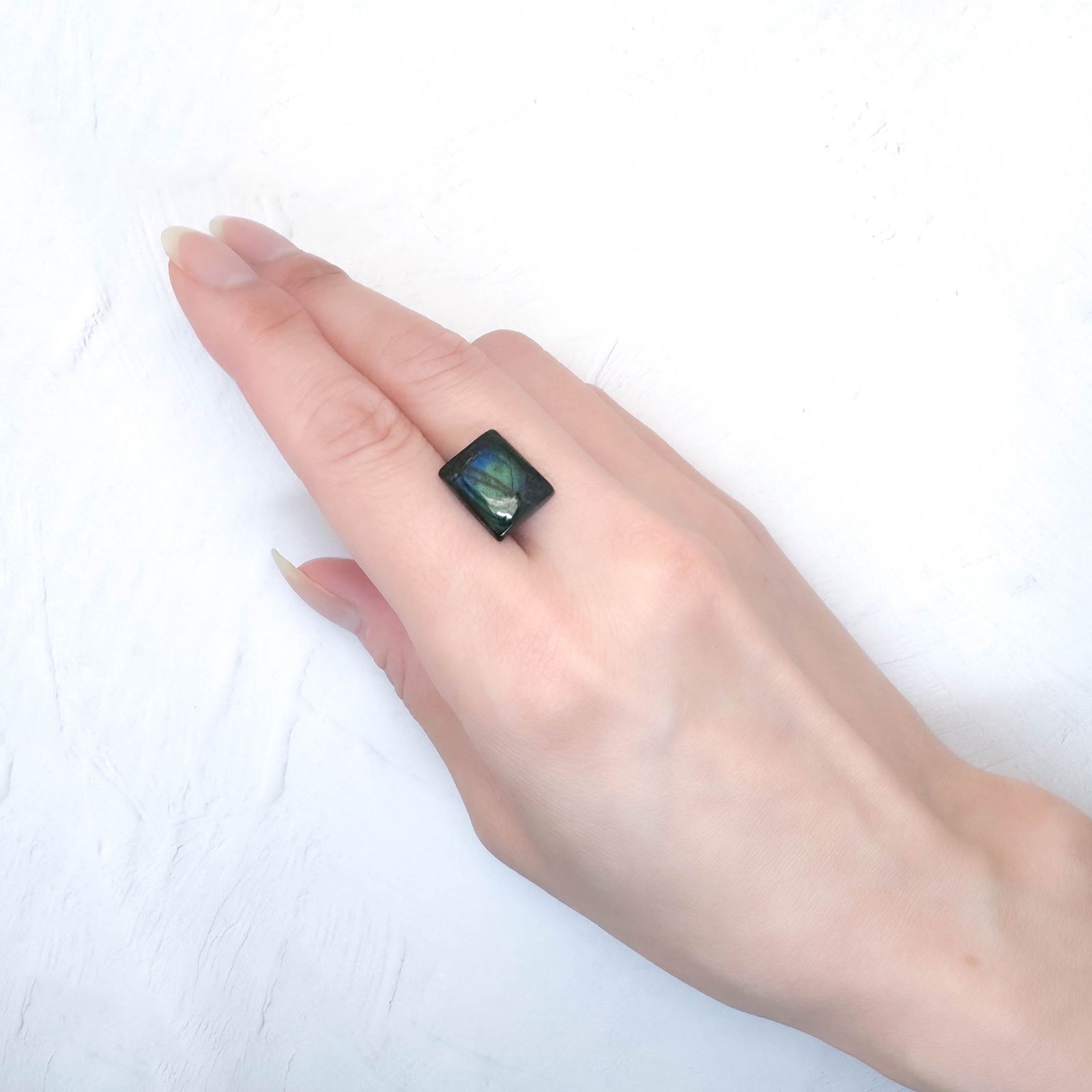 スペクトロライト フィンランド・ユレマ産 6.09ct / 13.6x10.8mm前後 [251031261]