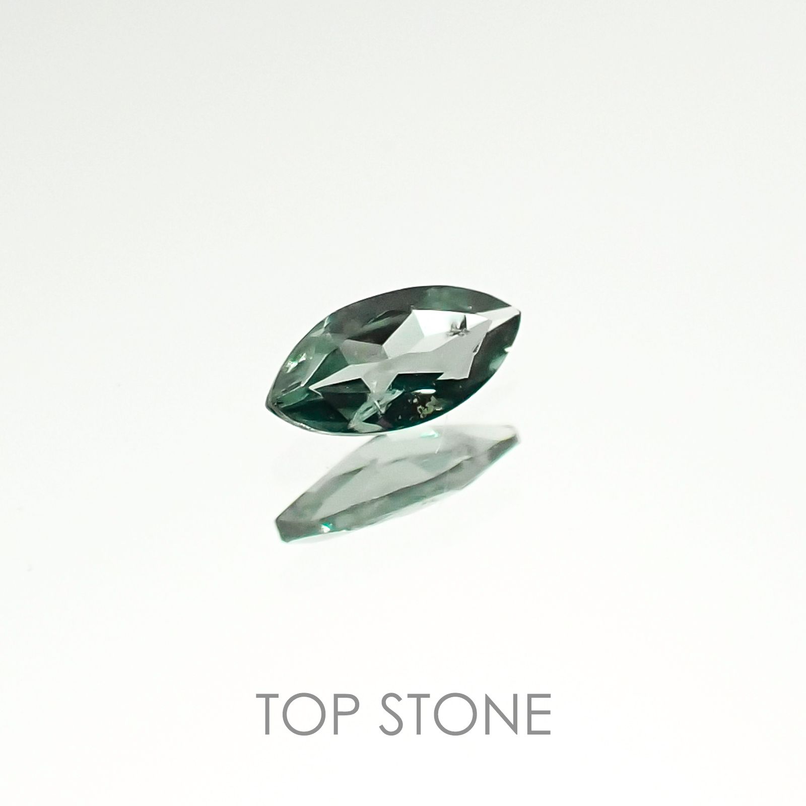 カラーチェンジガーネット(アレキタイプ) マダガスカル・ベキリー産 ルース 0.074ct[20106589]4.1×2.1mm前後