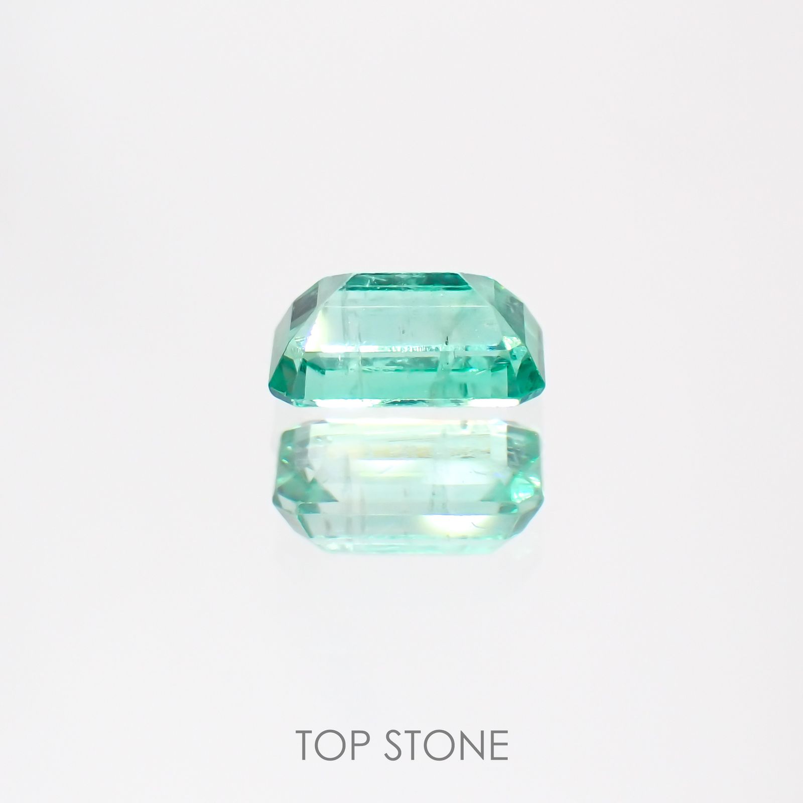 エメラルド(宝石名エメラルド) ザンビア産 0.52ct 識別済[211012999]6×4mm前後