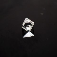 ソーヤブルダイヤモンド 原石 ロシア産 ルース 0.047ct[210410552]2.4×2.3mm前後