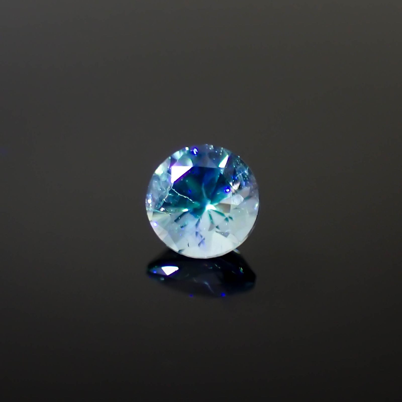 ブルーコーネルピン(宝石名ブルー・コーネルピン)タンザニア産 0.18ct 識別済[240527694]3.5x3.4mm前後