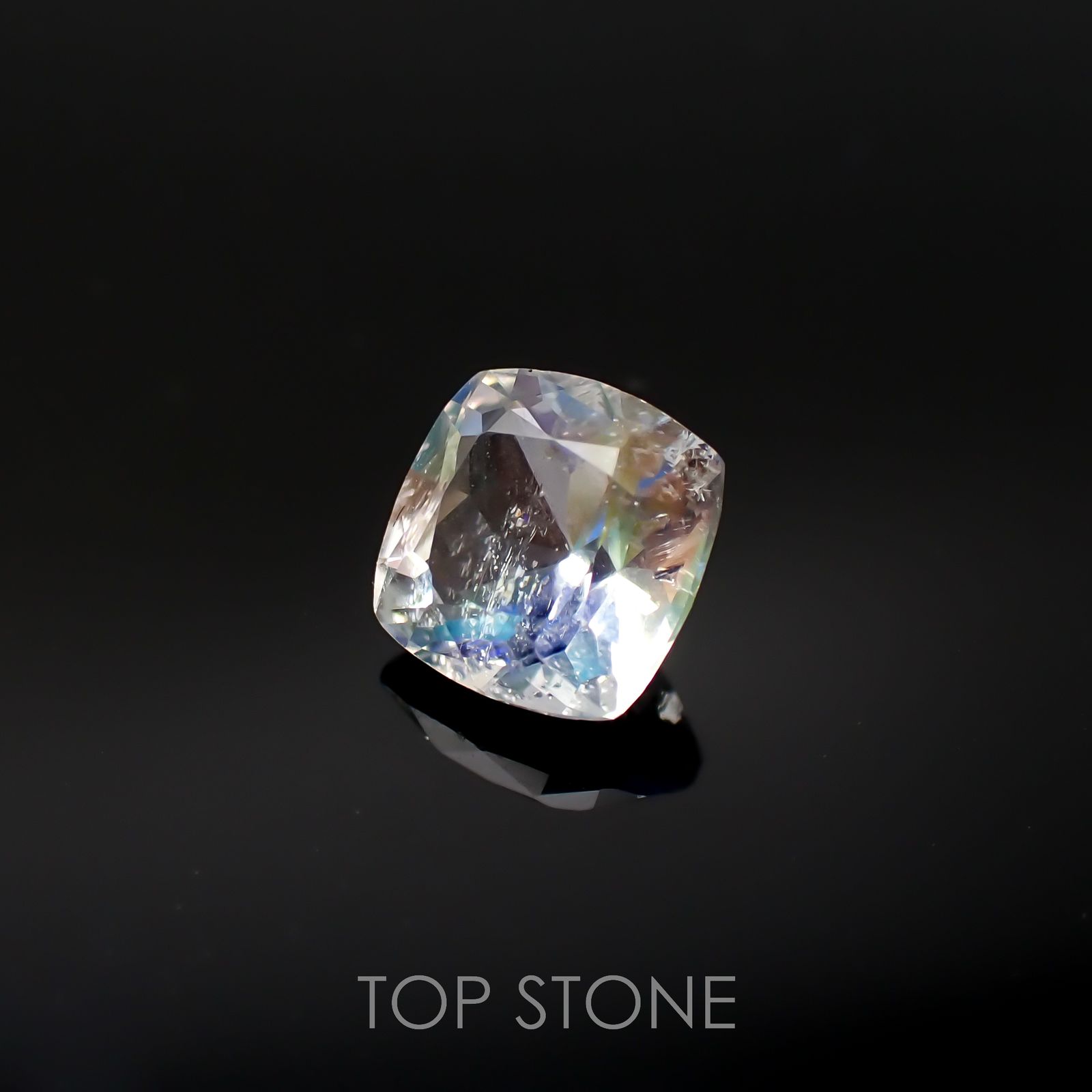 レインボームーンストーン(宝石名ラブラドライト)タンザニア産 0.75ct 識別済[220817473]5.7x5.7mm前後