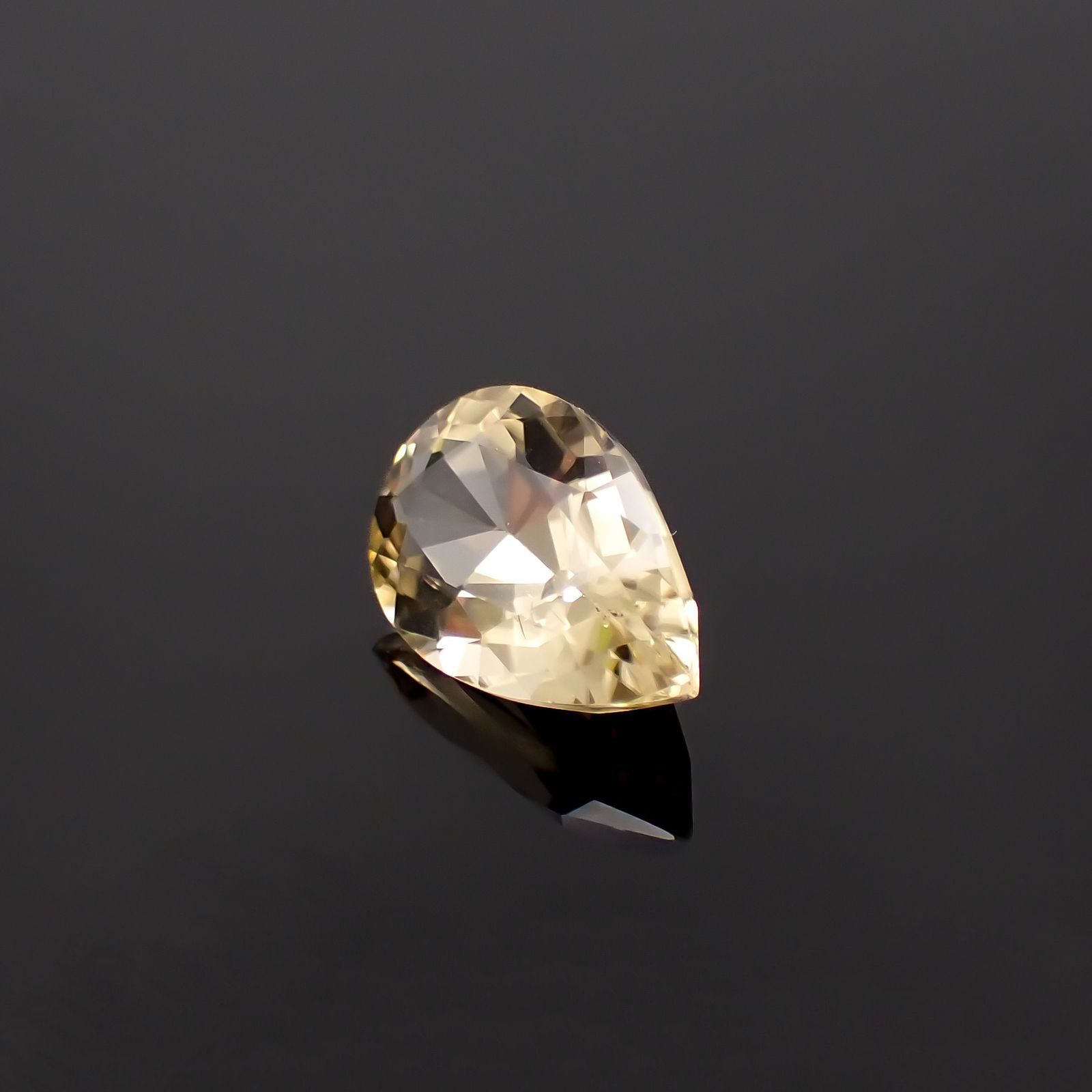 シンハライト(宝石名シンハライト)スリランカ産 3.87ct 識別済[221219702]12.8x8.2mm前後