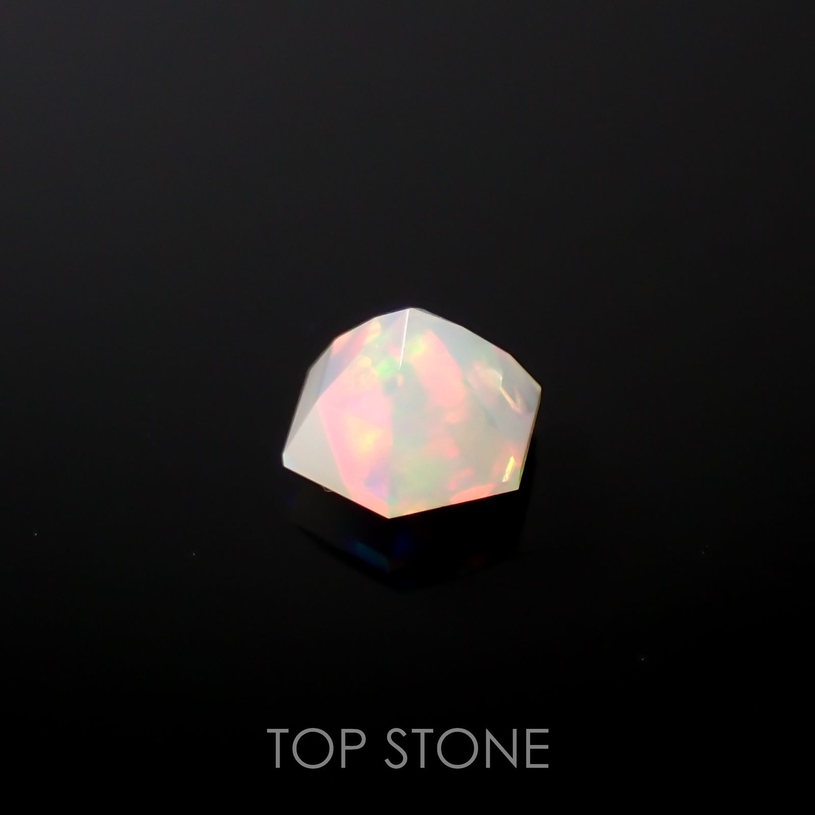 ◇ヘキサゴンカット◇エチオピアオパール(宝石名オパール)エチオピア産 0.35ct 識別済[220115479]4.8x4.7mm前後