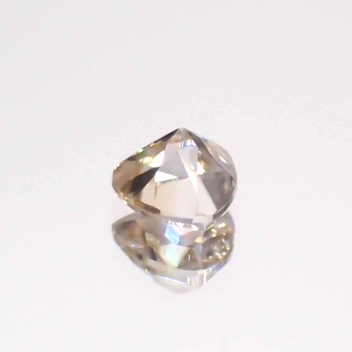 シャンパンカラージルコン(宝石名ジルコン)スリランカ/カンボジア産 0.56ct 識別済[230722987]4.5x4.5mm前後