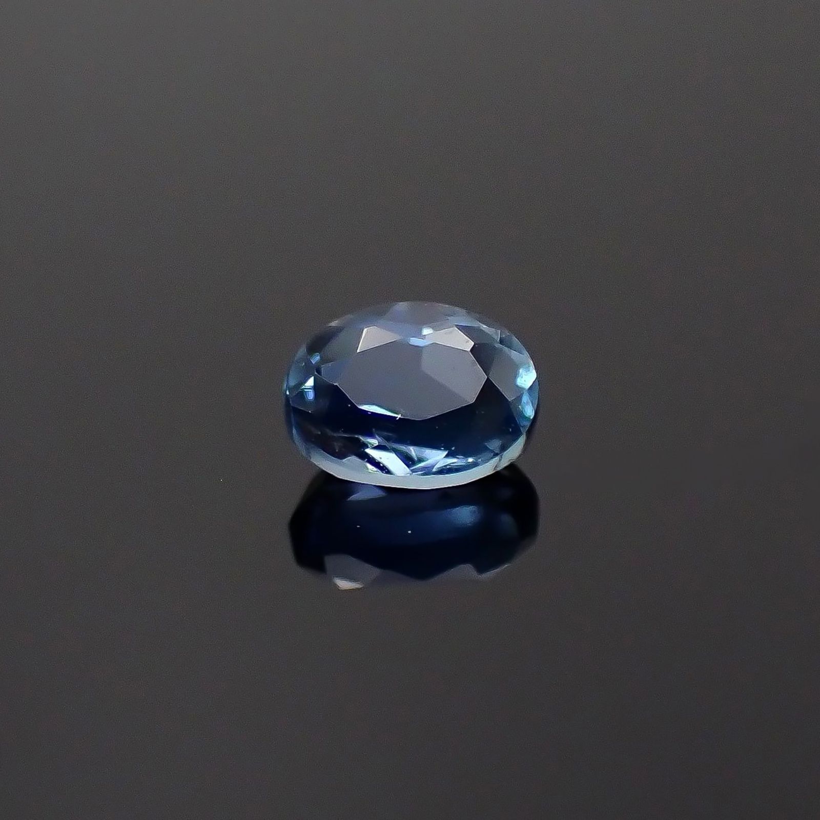タトゥーアクアマリン ブラジル・ミナスジェライス州タトゥー鉱山産 0.20ct / 4x3mm前後 [260127177]