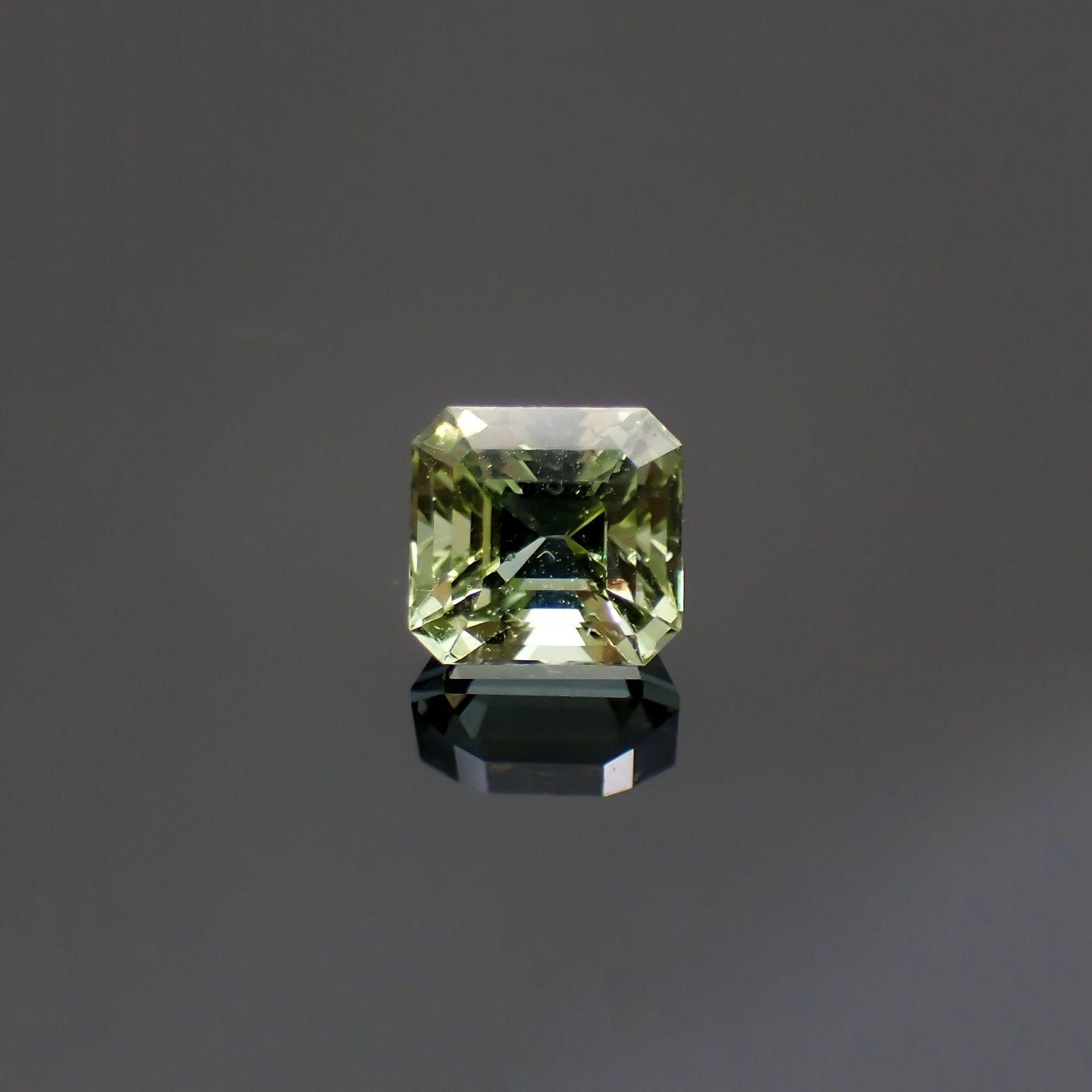 ミントトルマリン(宝石名グリーン・トルマリン) ルワンダ産 1.379ct ソ付(彩珠)[211013635]6.2×5.8mm前後