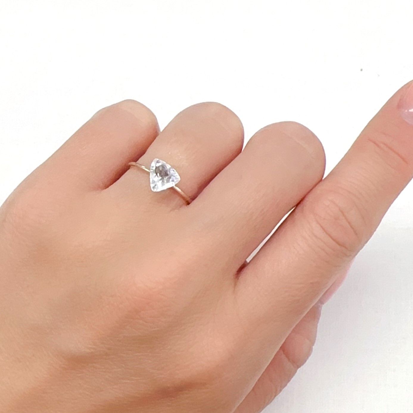 フェナカイト ブラジル産 0.99ct[240427267]7x6.8mm前後