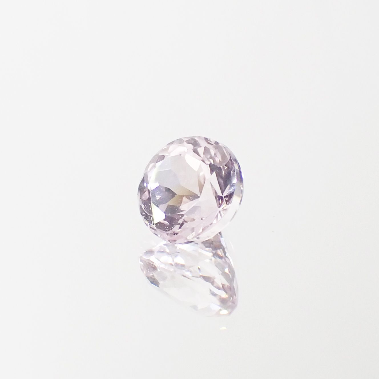 クンツァイト アフガニスタン産 0.91ct[231224770]5.8x5.7mm前後