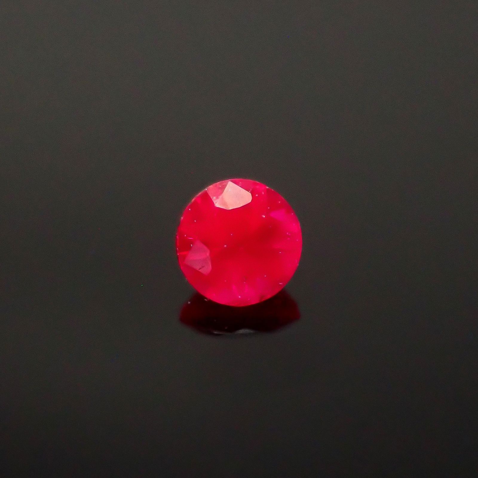 ルビー ビルマ産 0.073ct [250630615]2.4x2.4mm前後