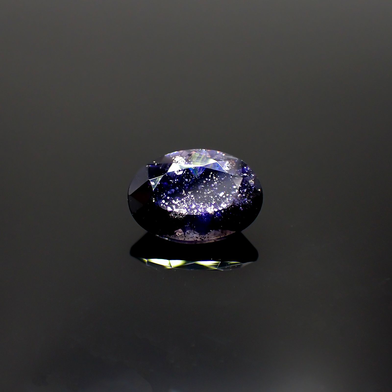 アイオライトサンストーン(宝石名アベンリュリン・アイオライト)ブラジル産 2.438ct ソ付(彩珠)[231224588]10.9x8mm前後