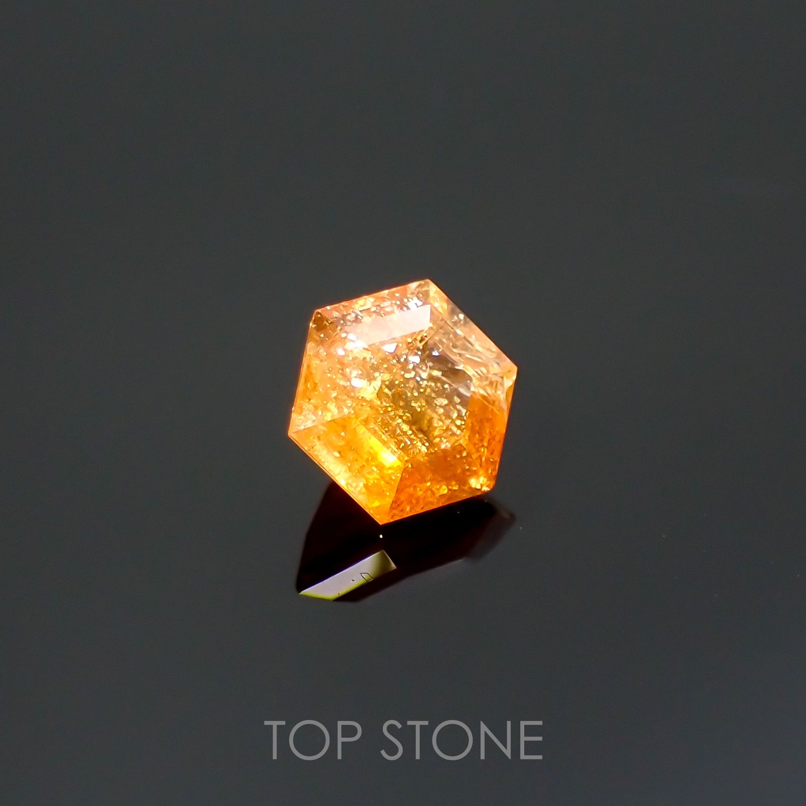 ◇ヘキサゴンカット◇イリュージョンサンストーン インド産 0.54ct[220115489]4.9x4.9mm前後