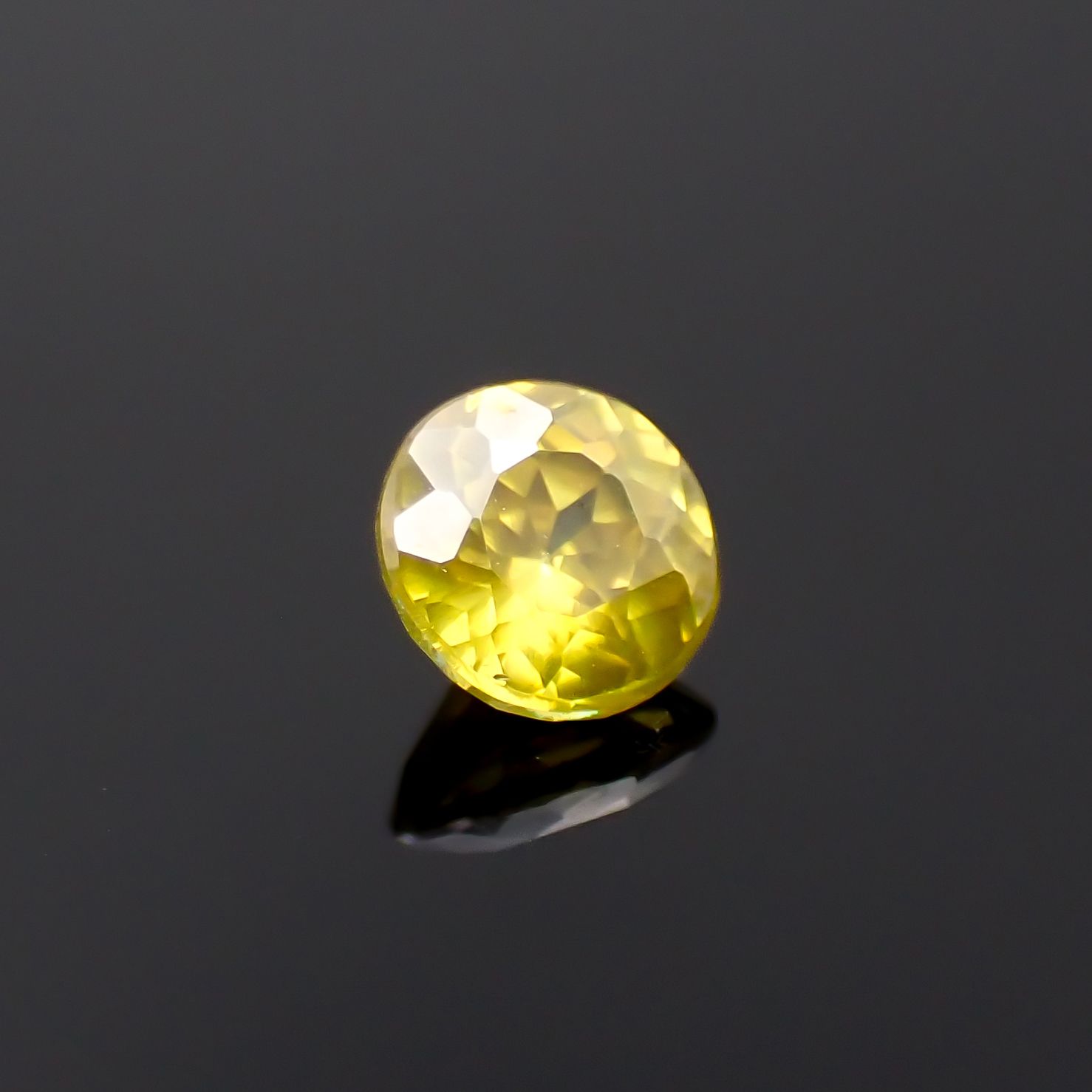 スファレライト スペイン産 0.47ct[230722755]4.5x4.4mm前後