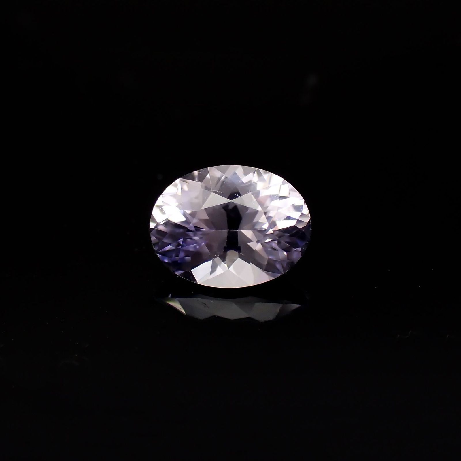 ラベンダーサファイア(宝石名サファイア)スリランカ/マダガスカル産 0.63ct 識別済[250817481]5.9x4.6mm前後