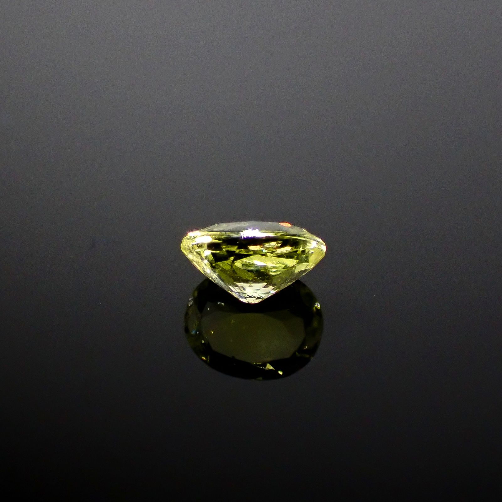 イエローゾイサイト(宝石名イエロー・ゾイサイト)タンザニア産 0.383ct ソ付(彩珠)[250630566]5x4.1mm前後