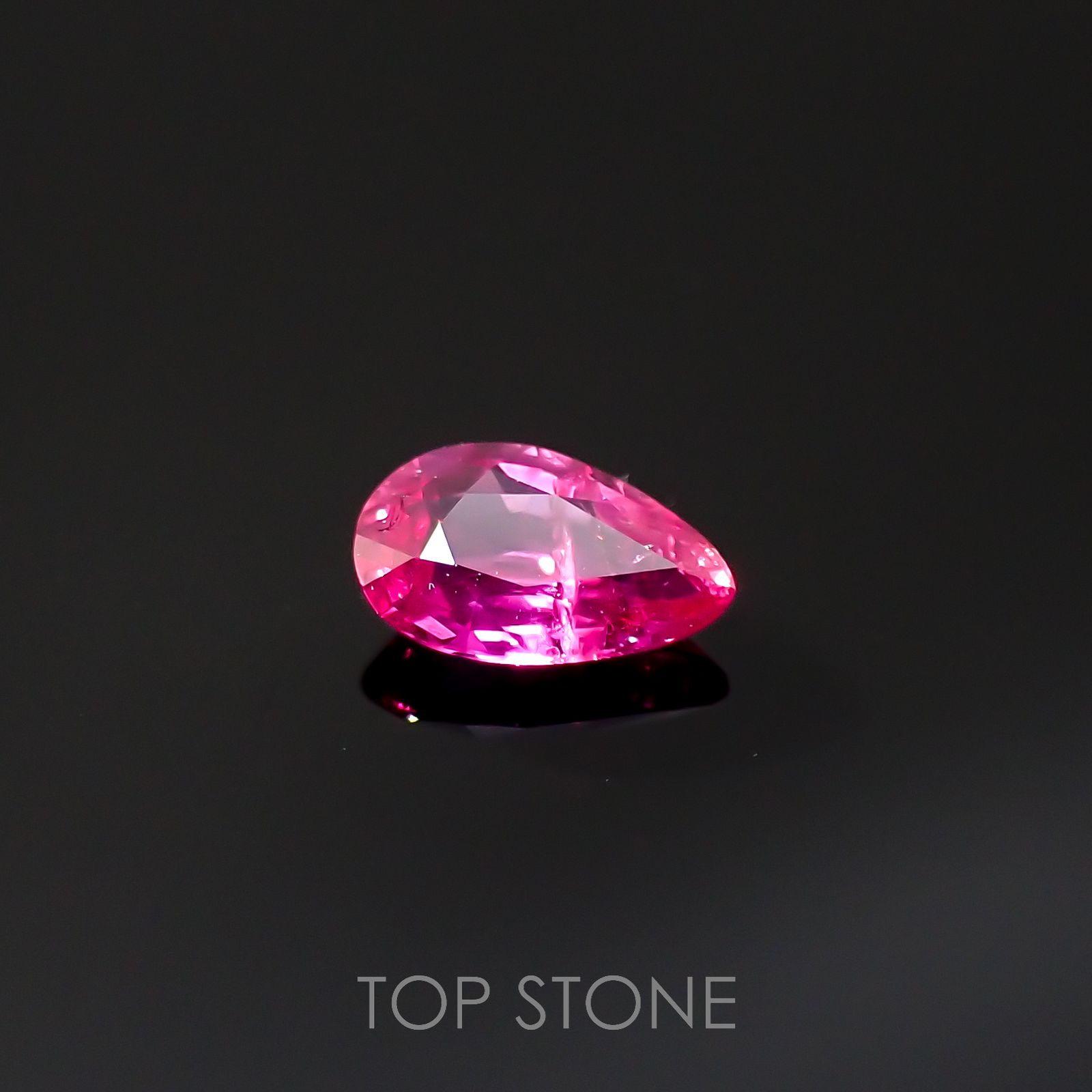 ルビー(宝石名ルビー)モザンビーク産 0.21ct 識別済[220616090]4.6x2.8mm前後