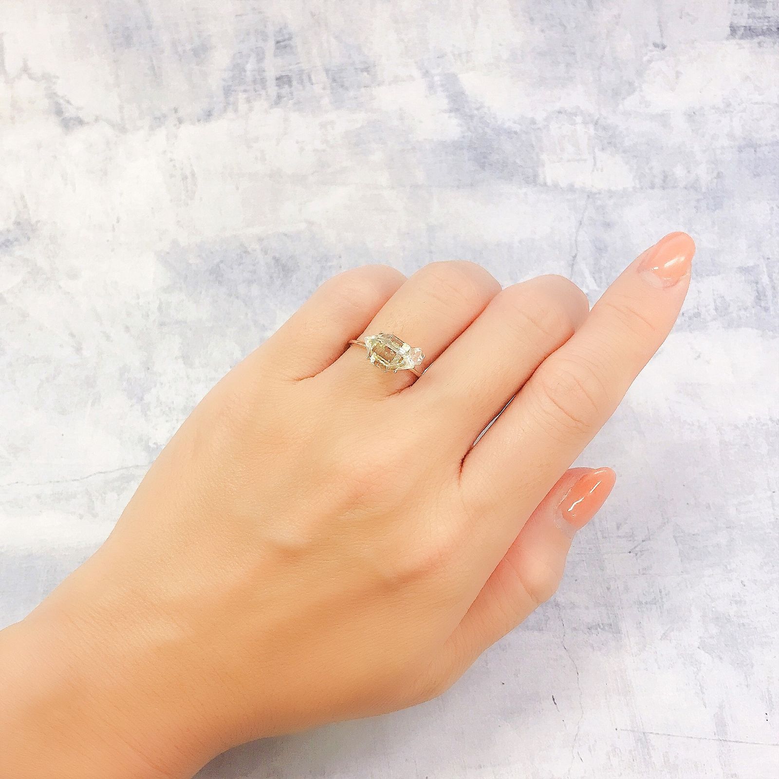 オイルインクォーツ 原石 パキスタン産 3.52ct[220917687]12.5x8.5mm前後