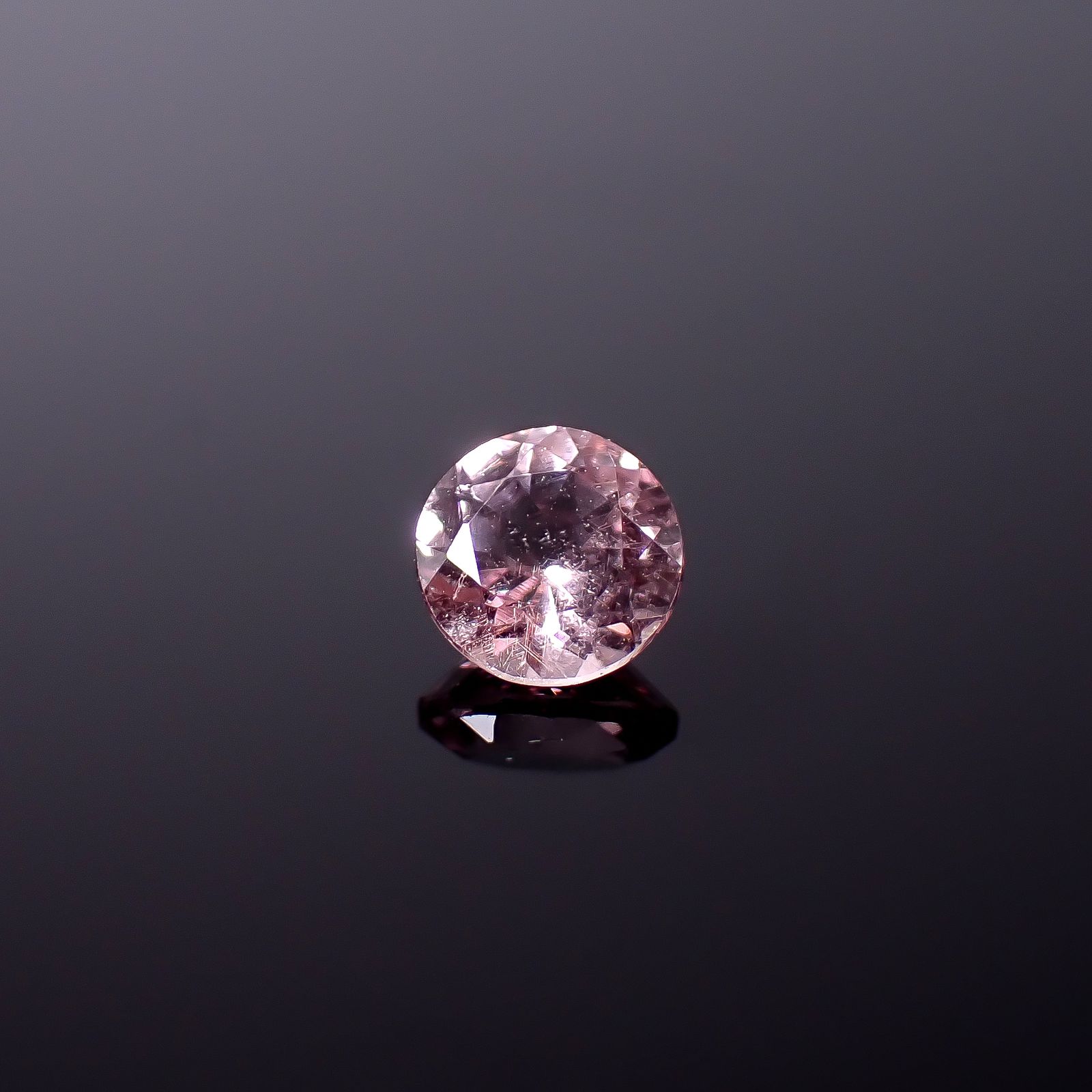 ドラゴンガーネット タンザニア産 0.46ct / 4.5x4.5mm前後 [260732670]