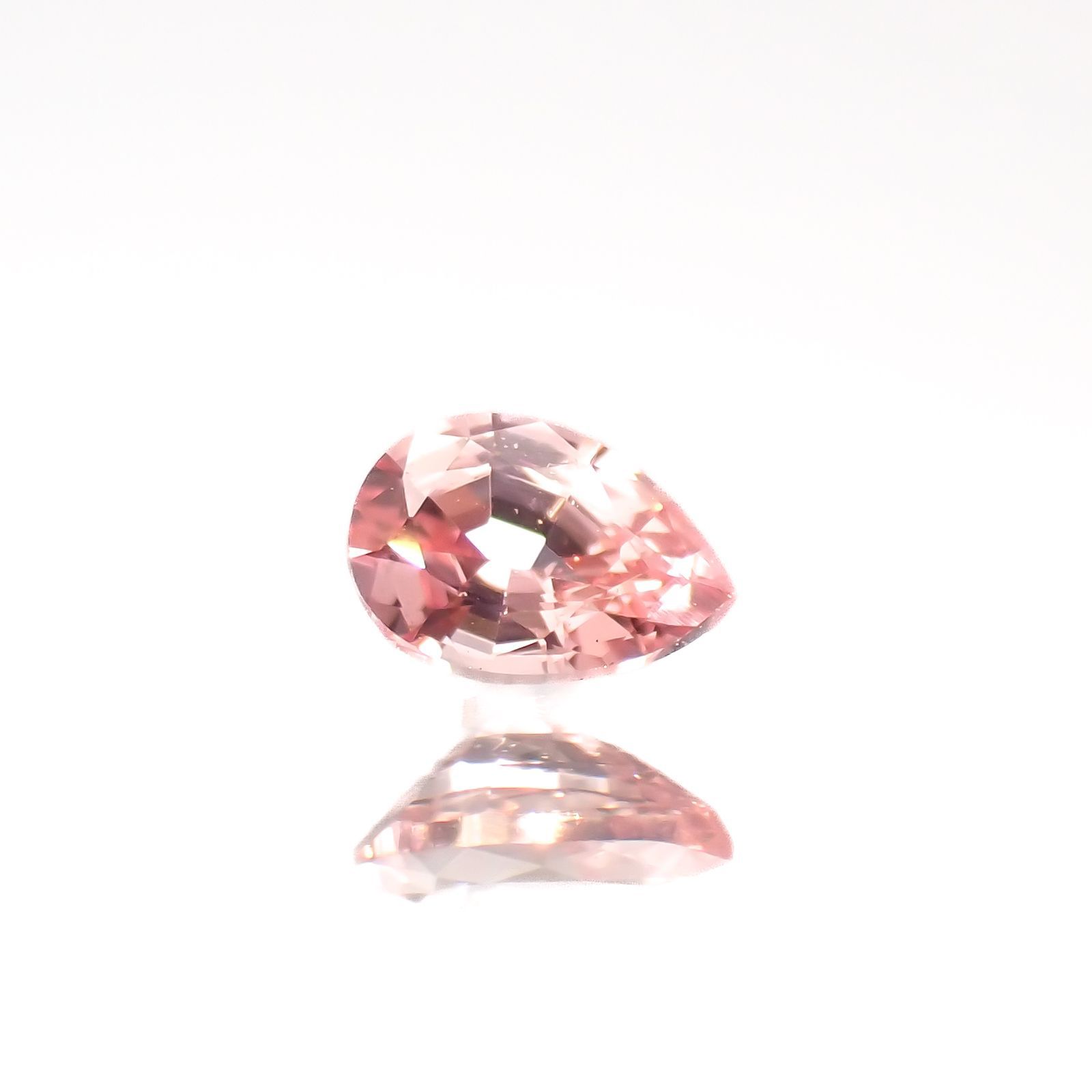 パパラチャサファイア(宝石名サファイア/別名パパラチャ・サファイア)スリランカ産 0.068ct ソ付(日独)[221219640]3.02x2.11mm前後
