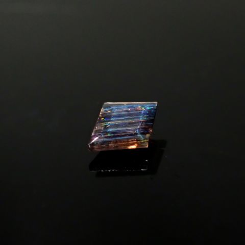 ◇カスタムカット◇レインボースキャポライト ブラジル産 0.54ct / 8.1x6.1mm前後 [250931052]