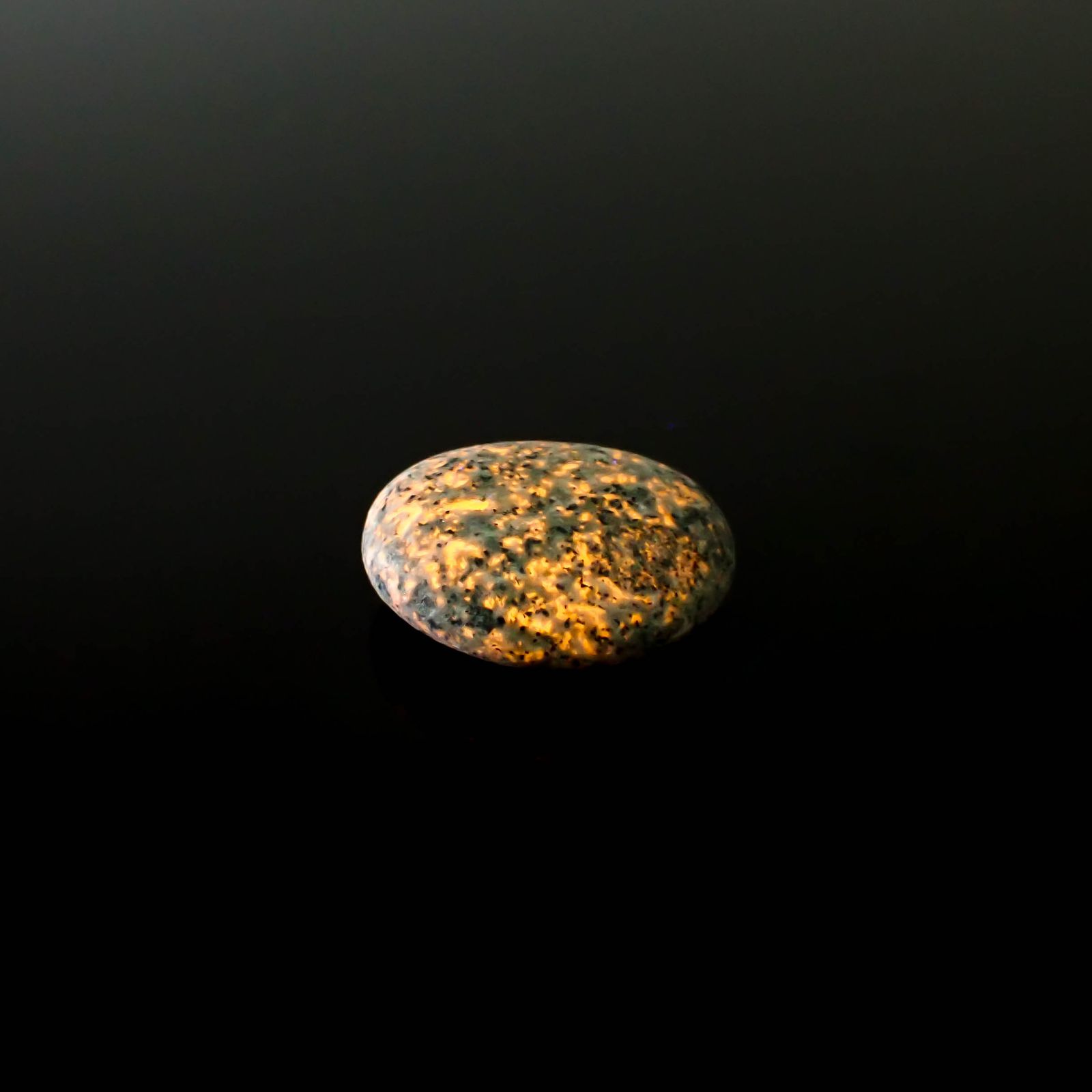 ユーパーライト 原石 （ギャランティカード付） 発見地：アメリカ・スペリオル湖 34.60ct [250530481]24.7x20.3mm前後