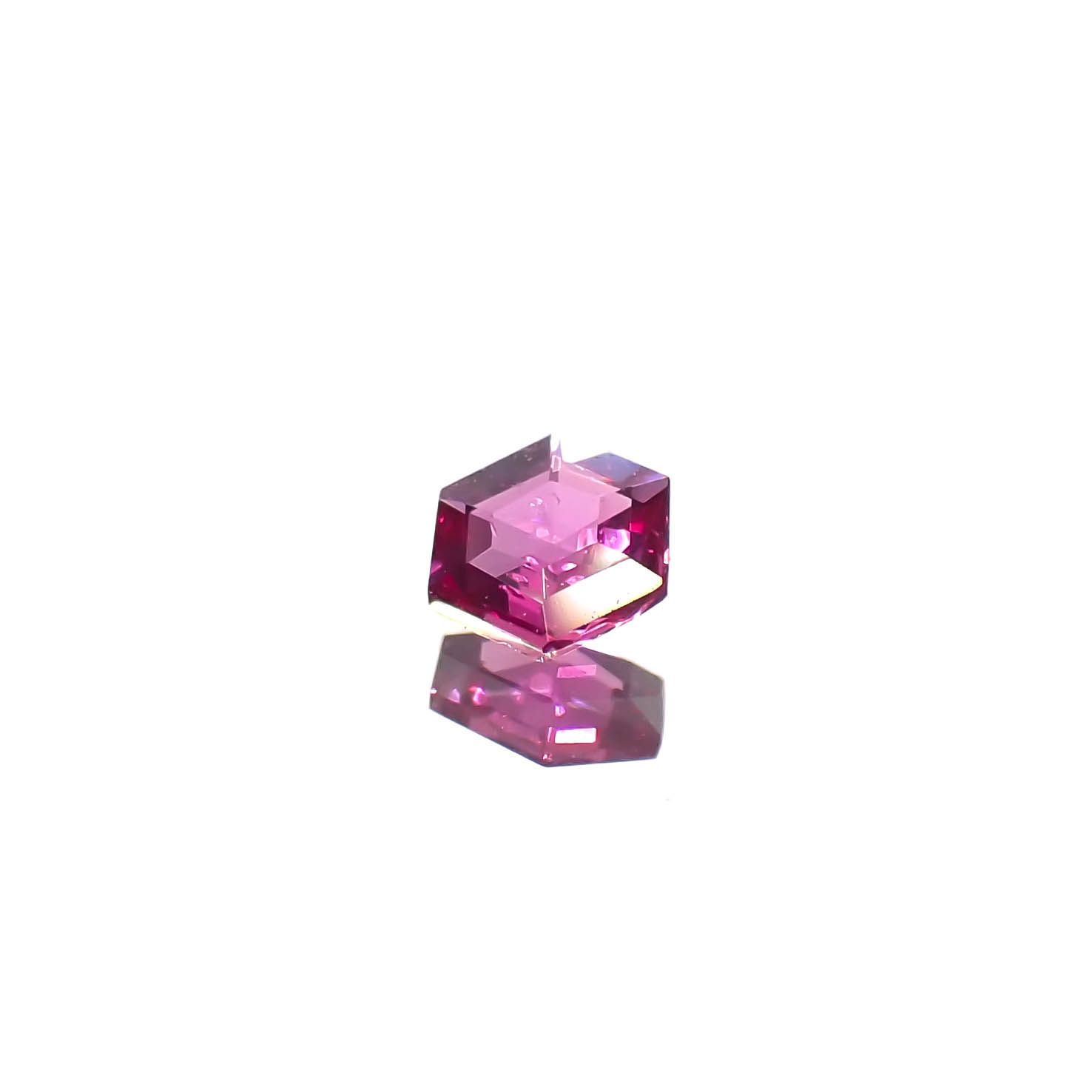 ◇ヘキサゴンカット◇ルビー 非加熱 モザンビーク産 0.12ct[240427103]3x3mm前後