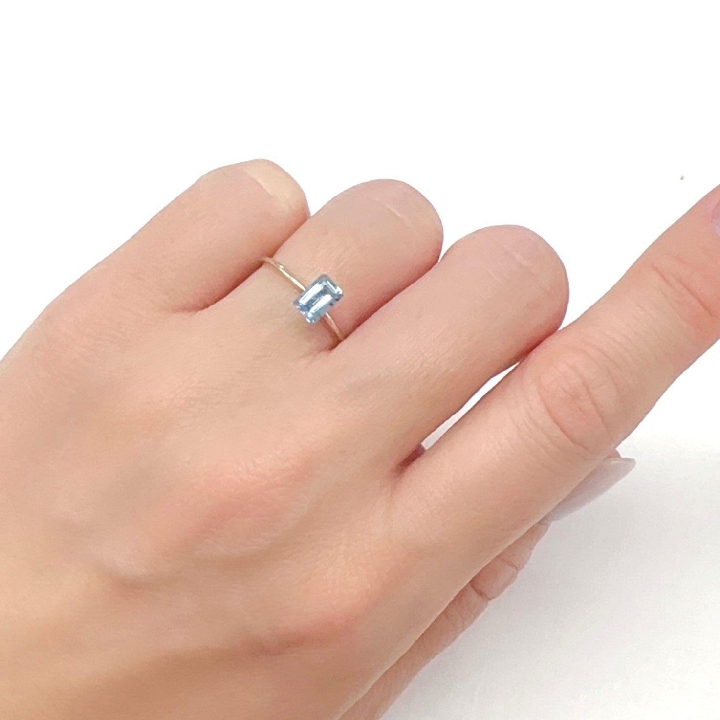 アクアマリン サンタマリアカラー ナイジェリア/マダガスカル産 0.59ct[240225974]6x3.9mm前後