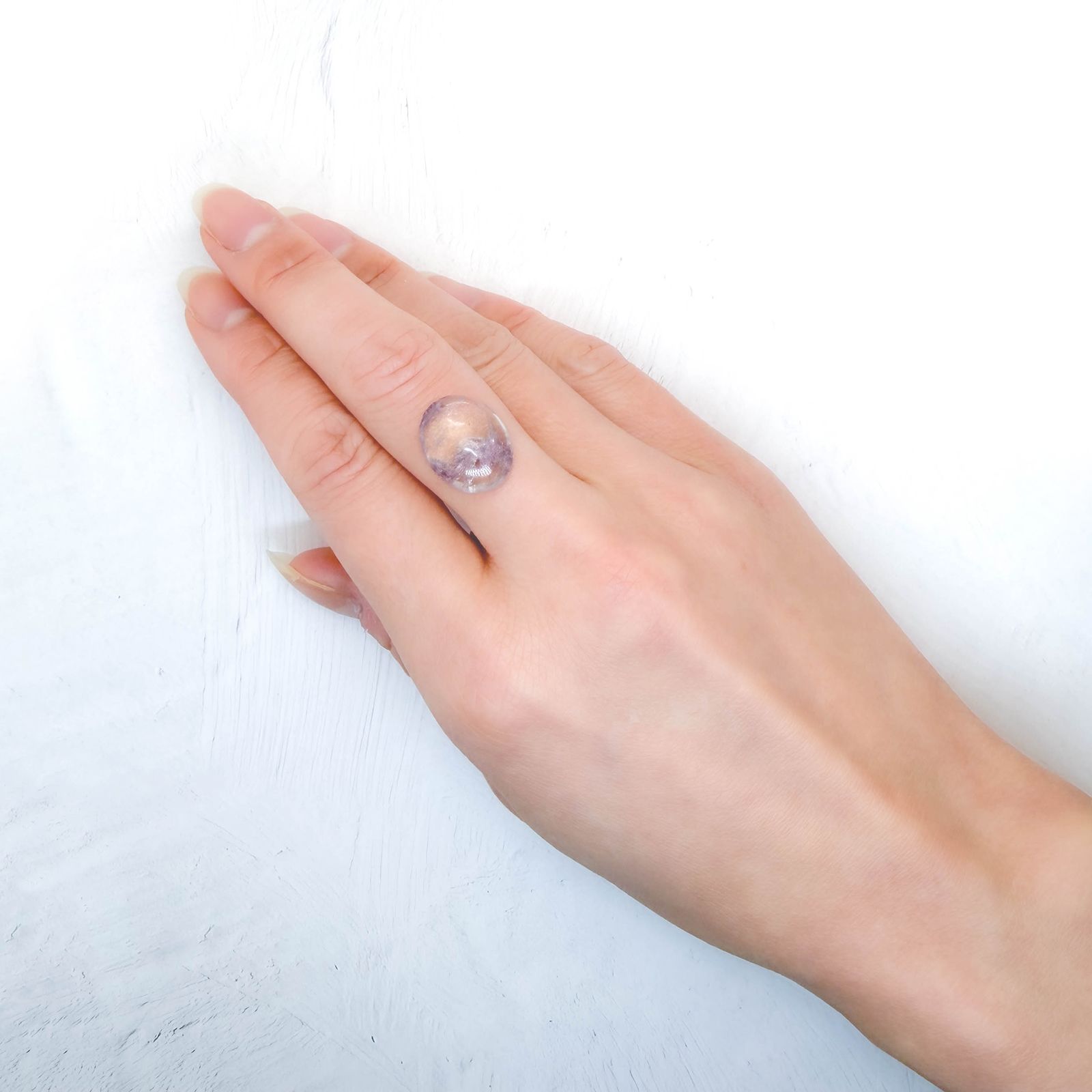 レピドライトインクォーツ ブラジル・ミナスジェライス州産 8.22ct / 16x12.2mm前後 [260331883]
