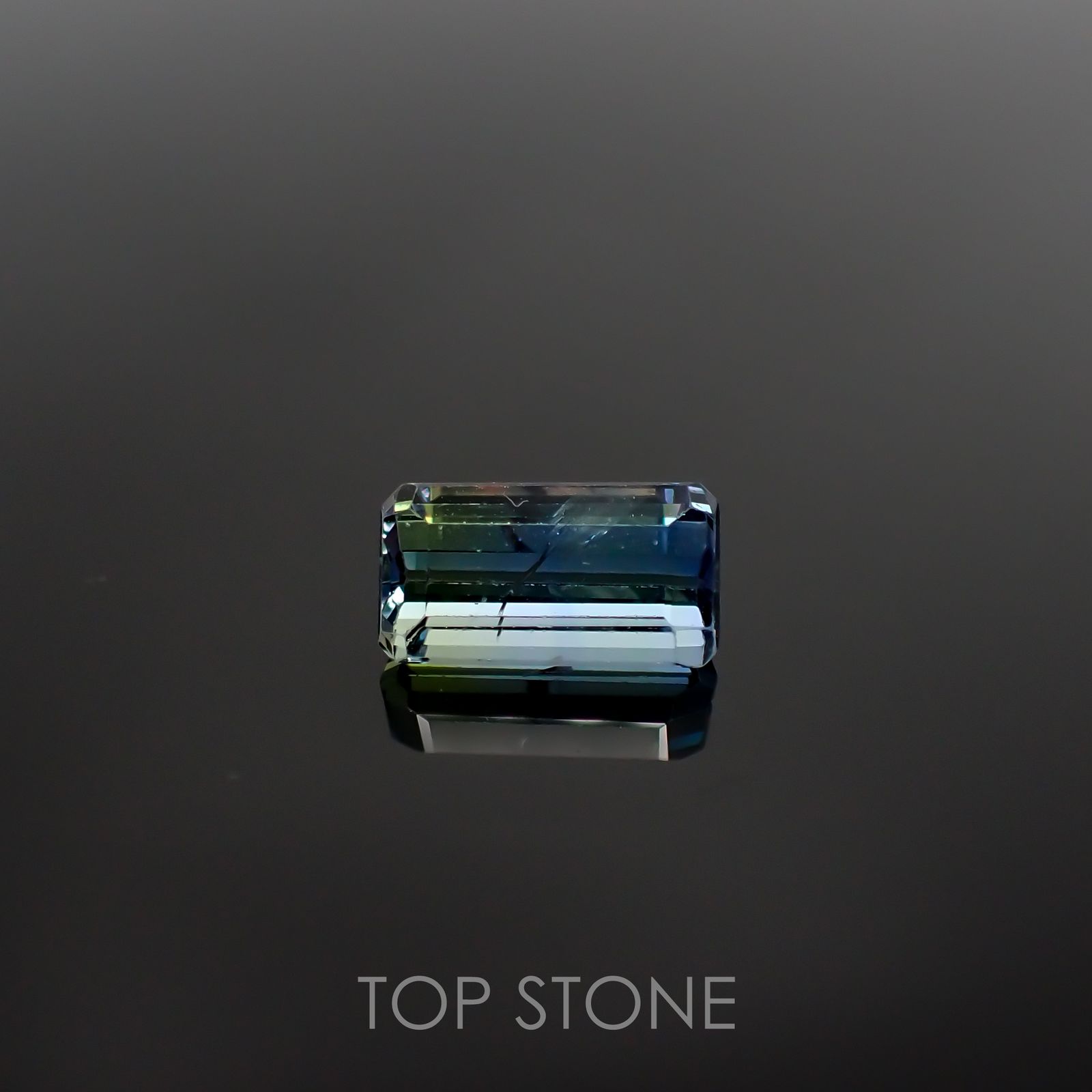 パーティカラータンザナイト(宝石名パーティカラード・ゾイサイト) タンザニア産 2.497ct ソ付(彩珠)[210711660]10.1×5.5mm前後