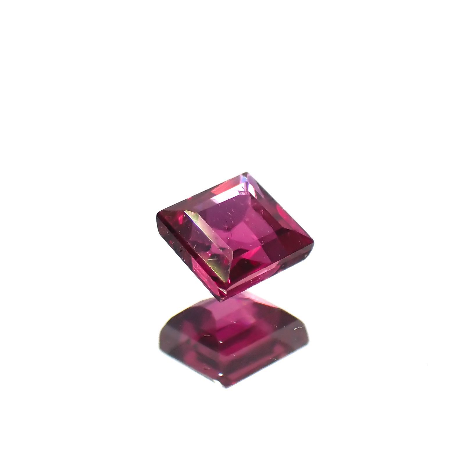 ルビー タイ/ビルマ産 0.21ct[220616361]2.9x2.8mm前後