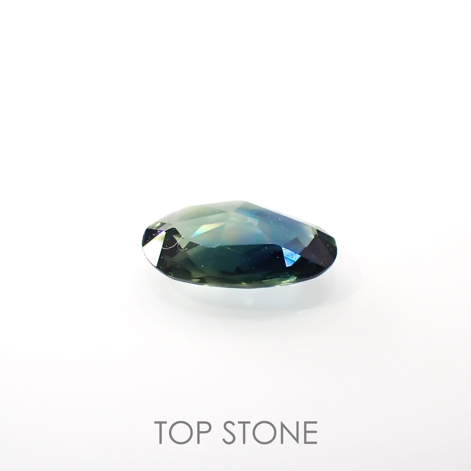 ◇ローズカット◇パーティカラーサファイア(宝石名パーティカラード・サファイア) マダガスカル産 0.66ct 識別済[210913205]7.5×4.7mm前後