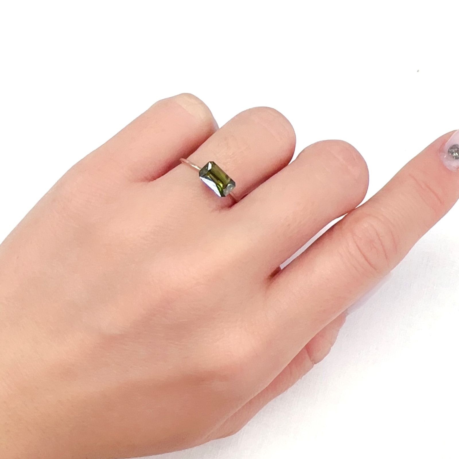 カラーチェンジスフェーン パキスタン産 1.23ct[231224743]8.2x4.6mm前後