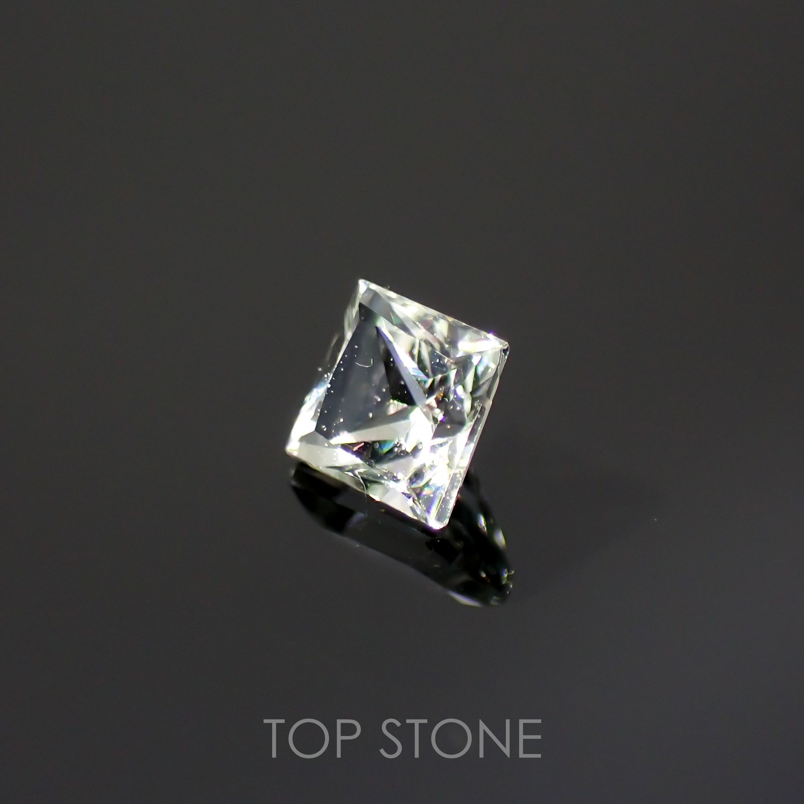 ◇プリンセスカット◇リューコガーネット(宝石名ホワイト グロッシュラー・ガーネット)ビルマ産 0.13ct 識別済[220115440]2.5x2.5mm前後