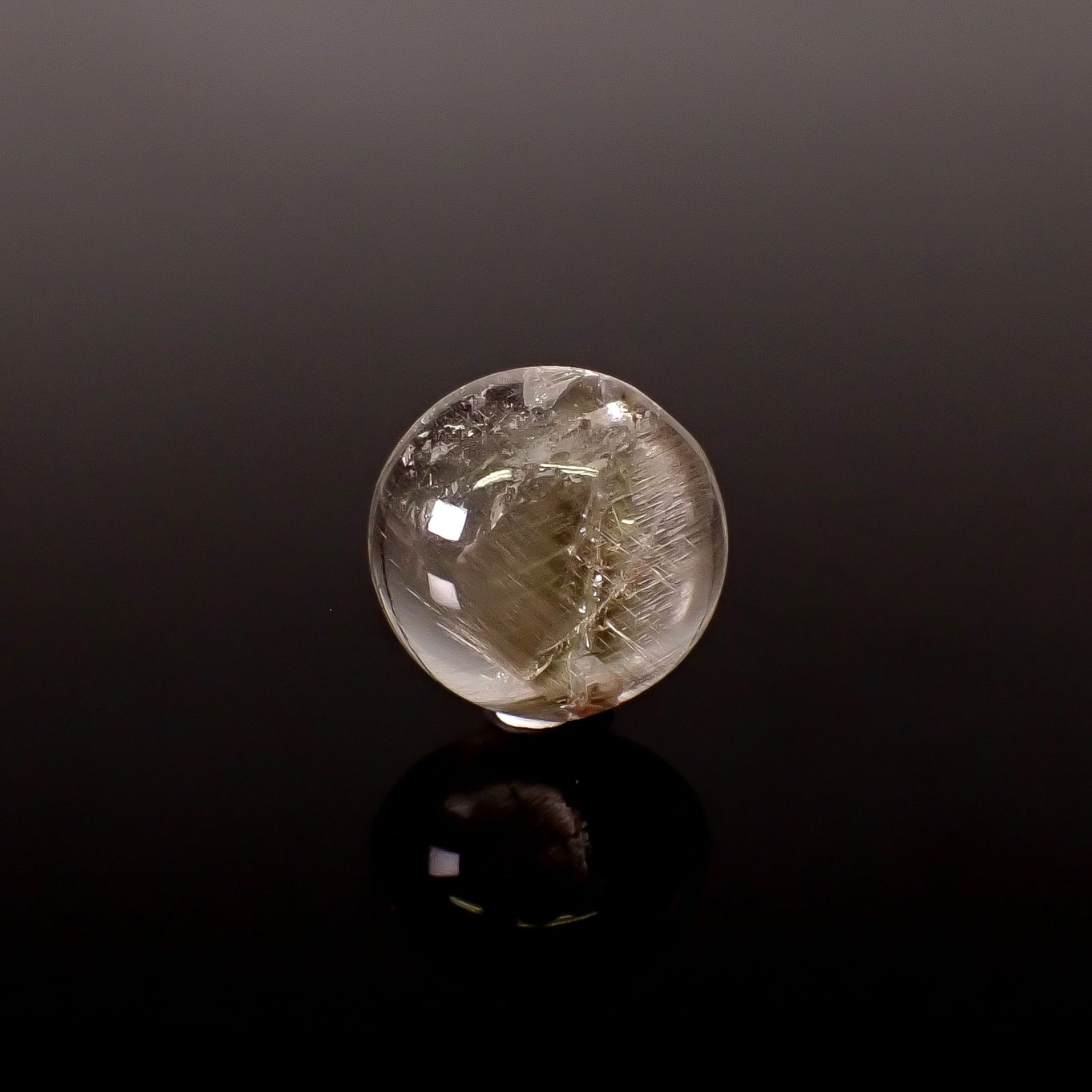 プラチナクォーツ ブラジル産 21.17ct / 20.1x19.9mm前後 [260131611]